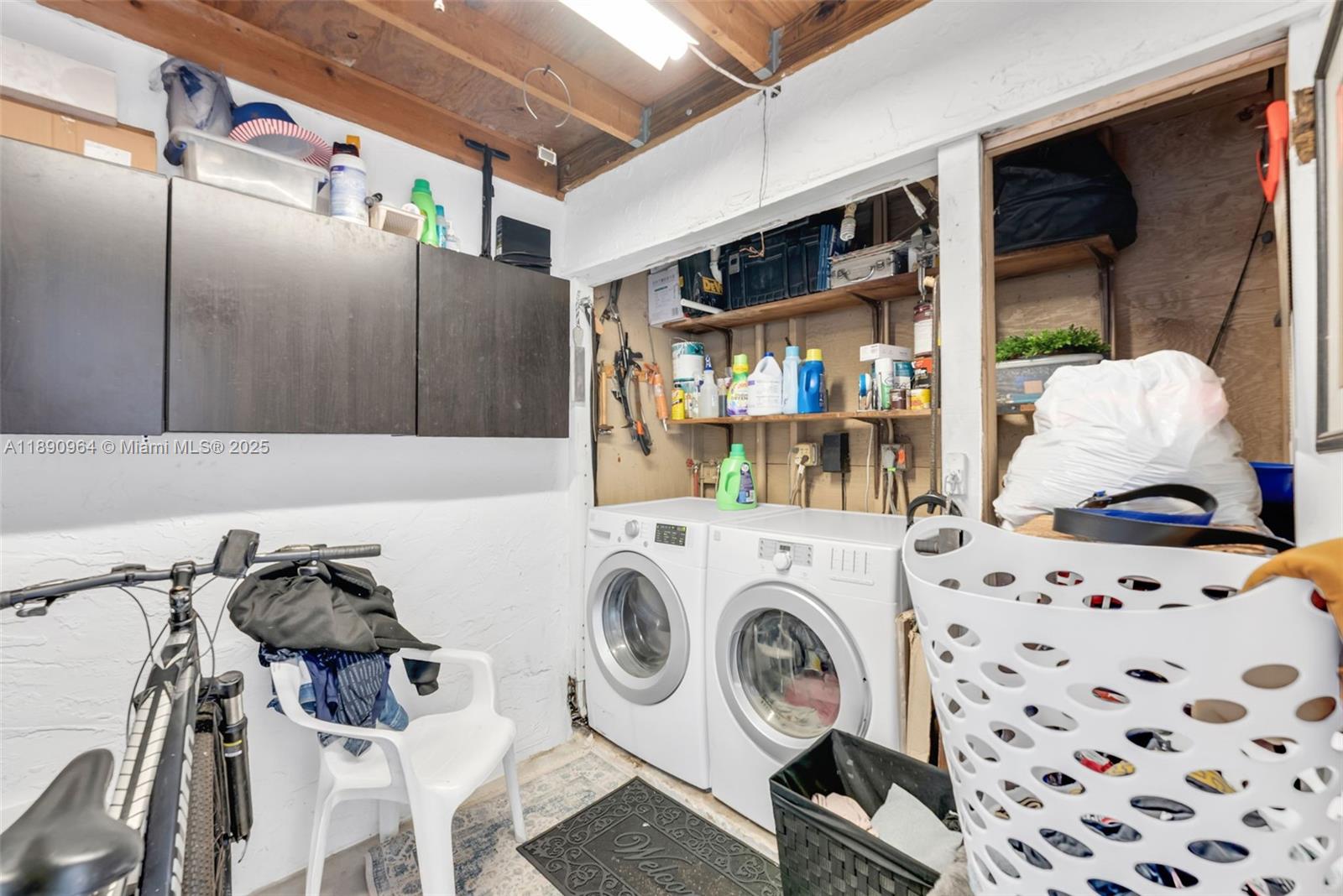 CORNERS KENDALL LAKES - Residential