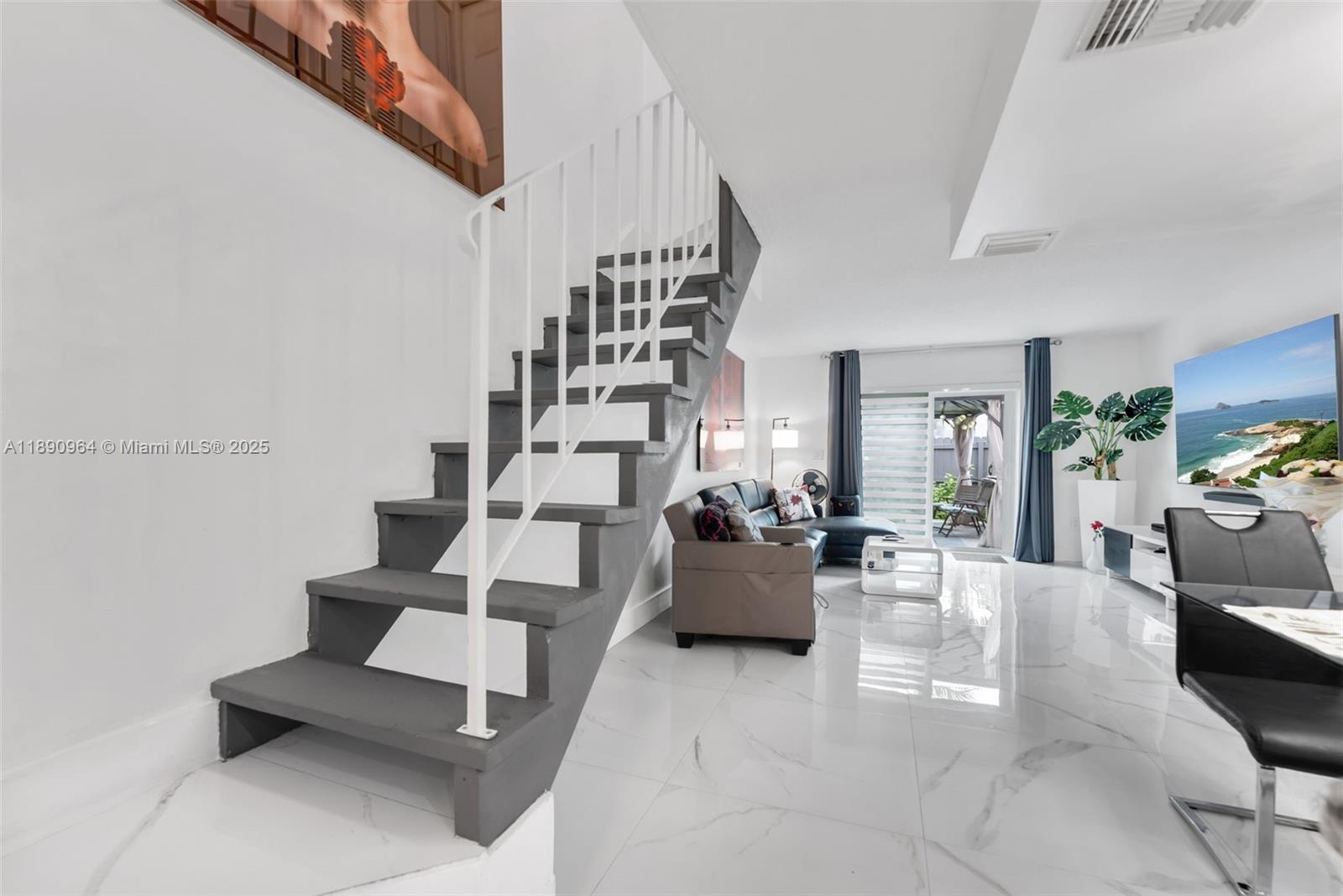 CORNERS KENDALL LAKES - Residential