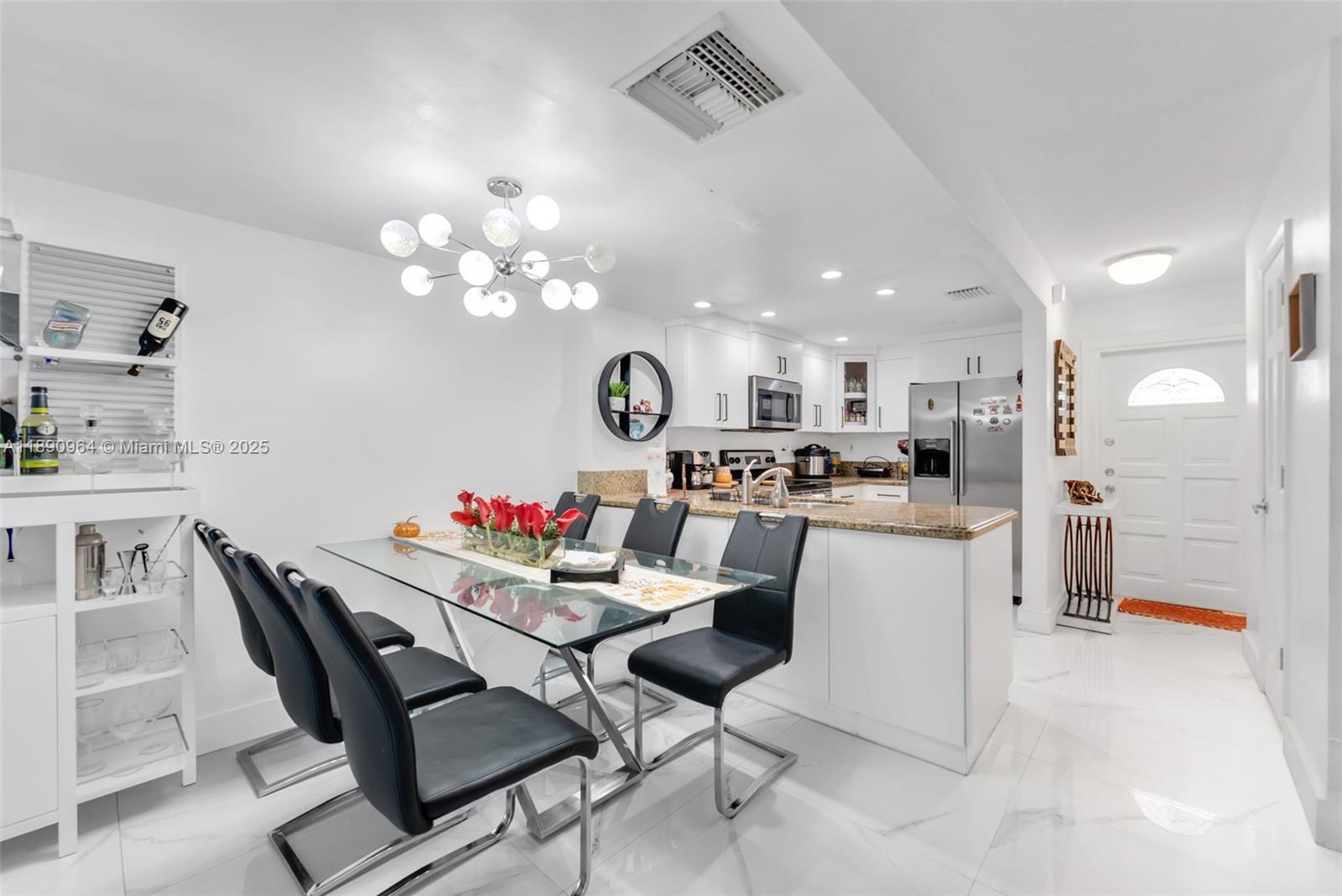 CORNERS KENDALL LAKES - Residential