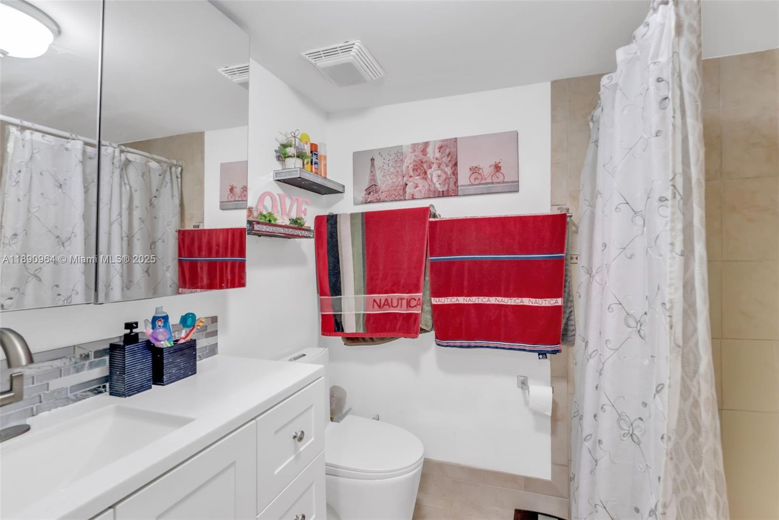 CORNERS KENDALL LAKES - Residential