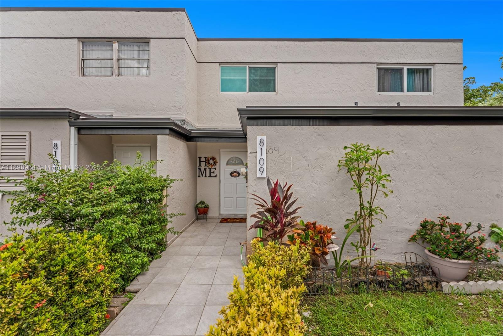 CORNERS KENDALL LAKES - Residential