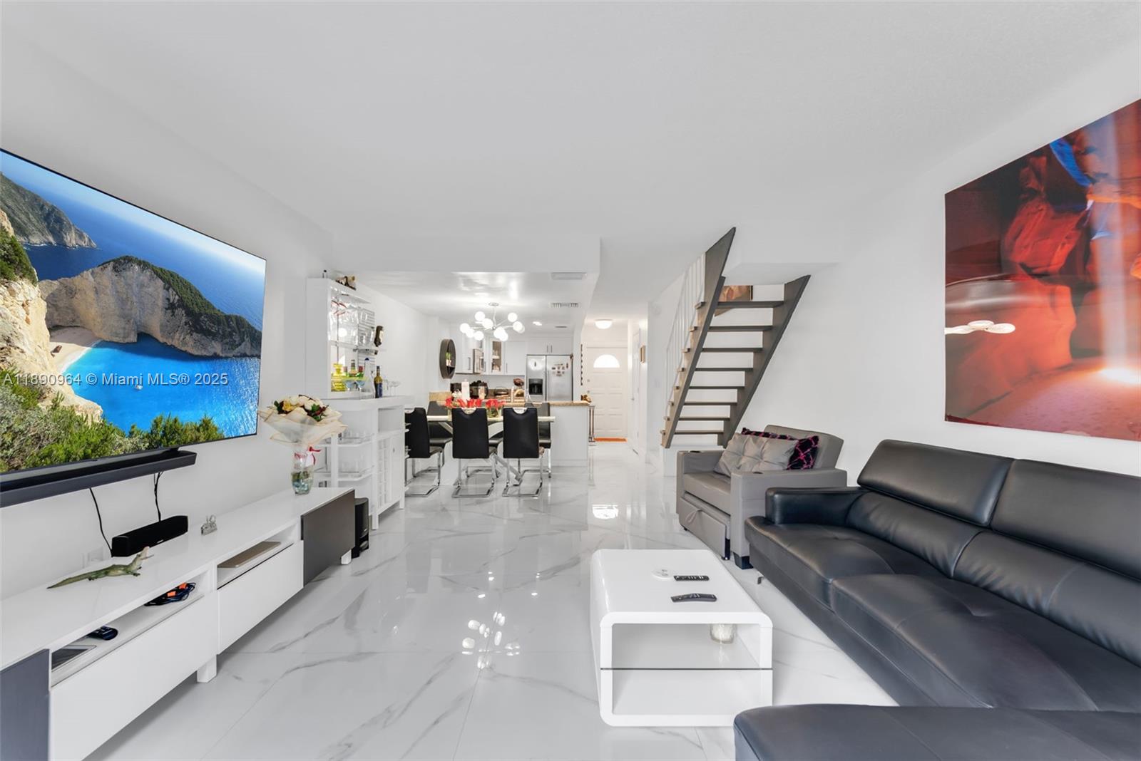 CORNERS KENDALL LAKES - Residential