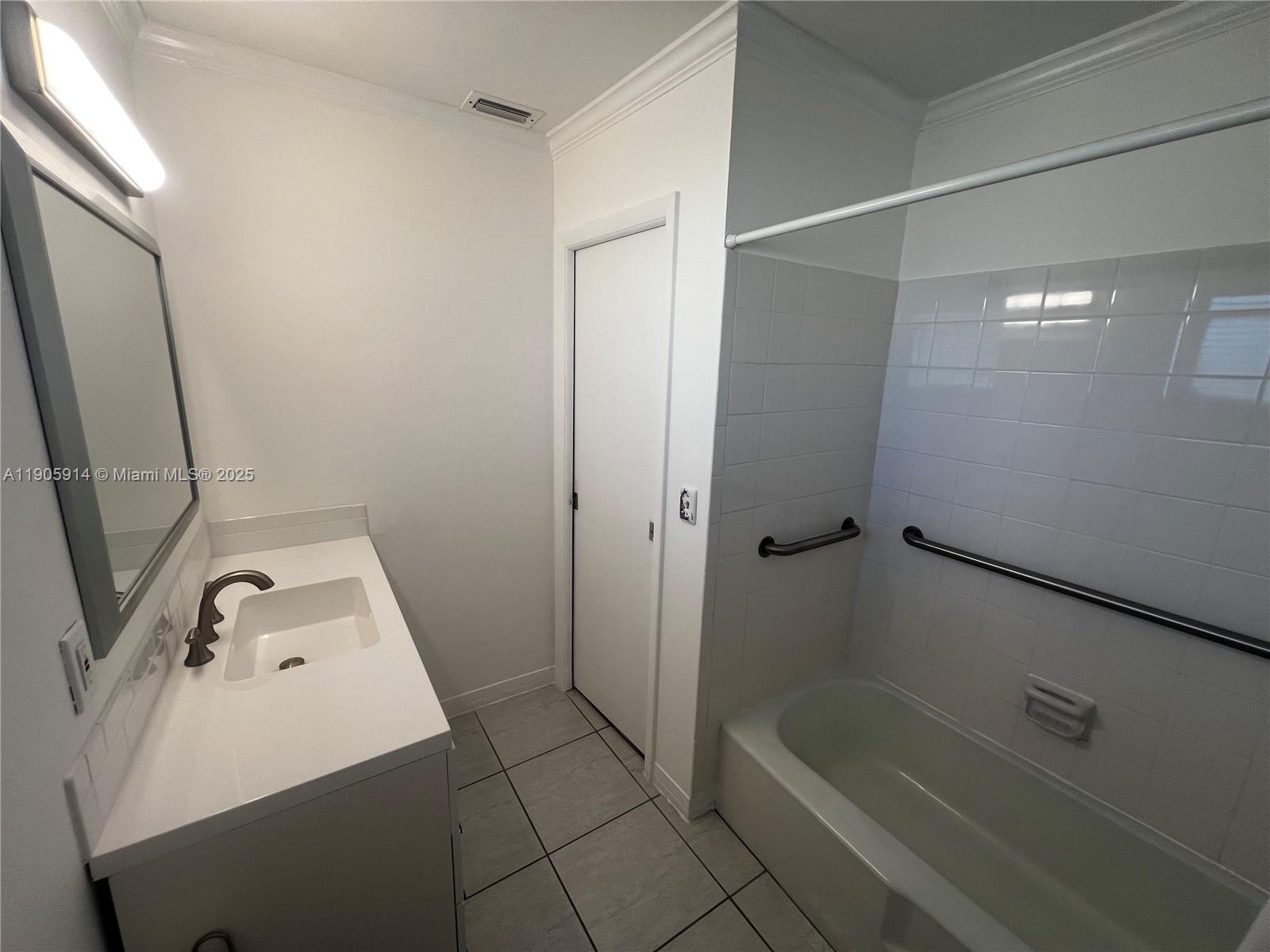 CRESTHAVEN VILLAS 14 COND - Residential