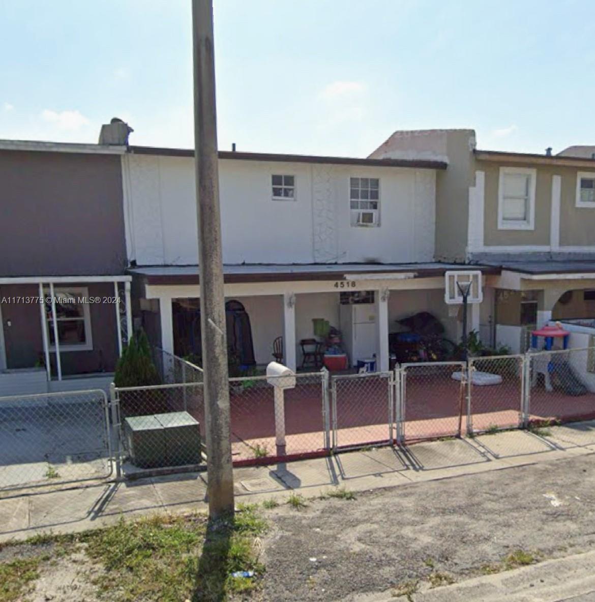 4518 Nw 194th St, Miami Gardens, Broward County, Florida - 3 Bedrooms  
2 Bathrooms - 