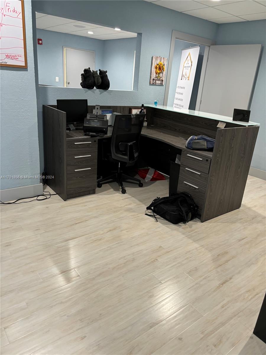 Prime Office Suite in Hollywood’s Business Hub!
Discover this exceptional 850 sqft corner office suite in the heart of Hollywood. Located in a prestigious, high-end building, this space boasts abundant natural light, modern finishes, and sweeping city views. Perfect for professionals seeking a sophisticated, central location with easy access to major roads, dining, and entertainment. With its premium environment and convenient setting, this office is ideal for elevating your business presence. Don’t miss this opportunity to secure a prime location for your business. Schedule your viewing today!