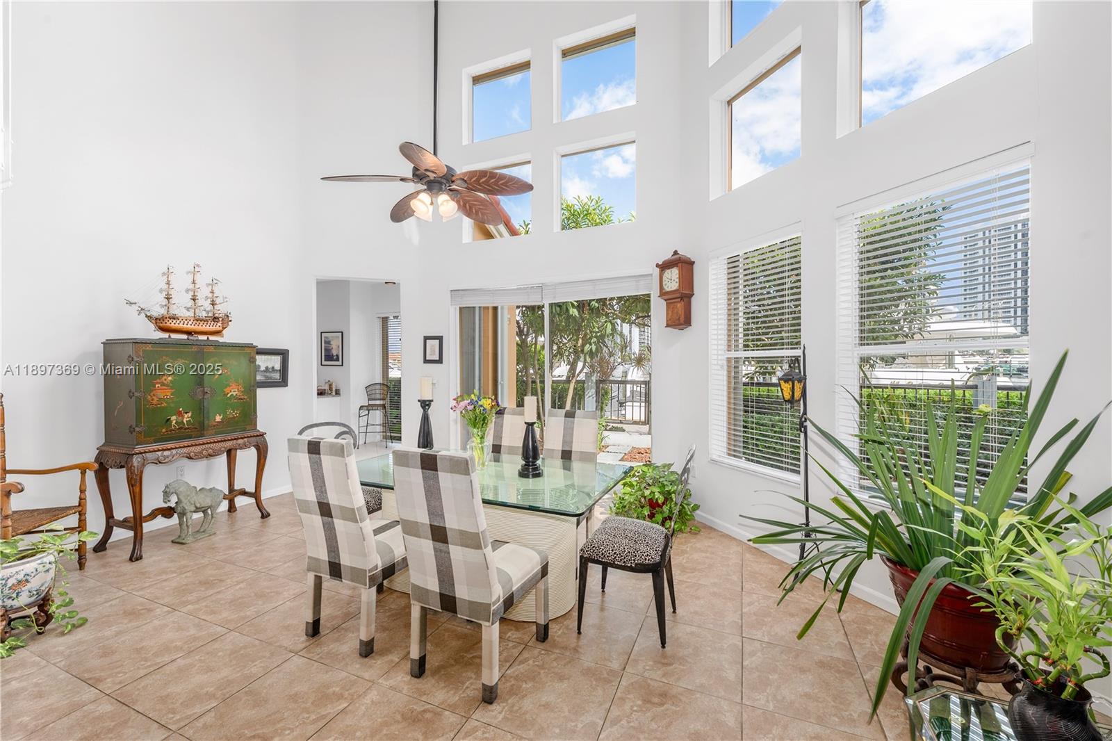 ISLAND WAY - Residential