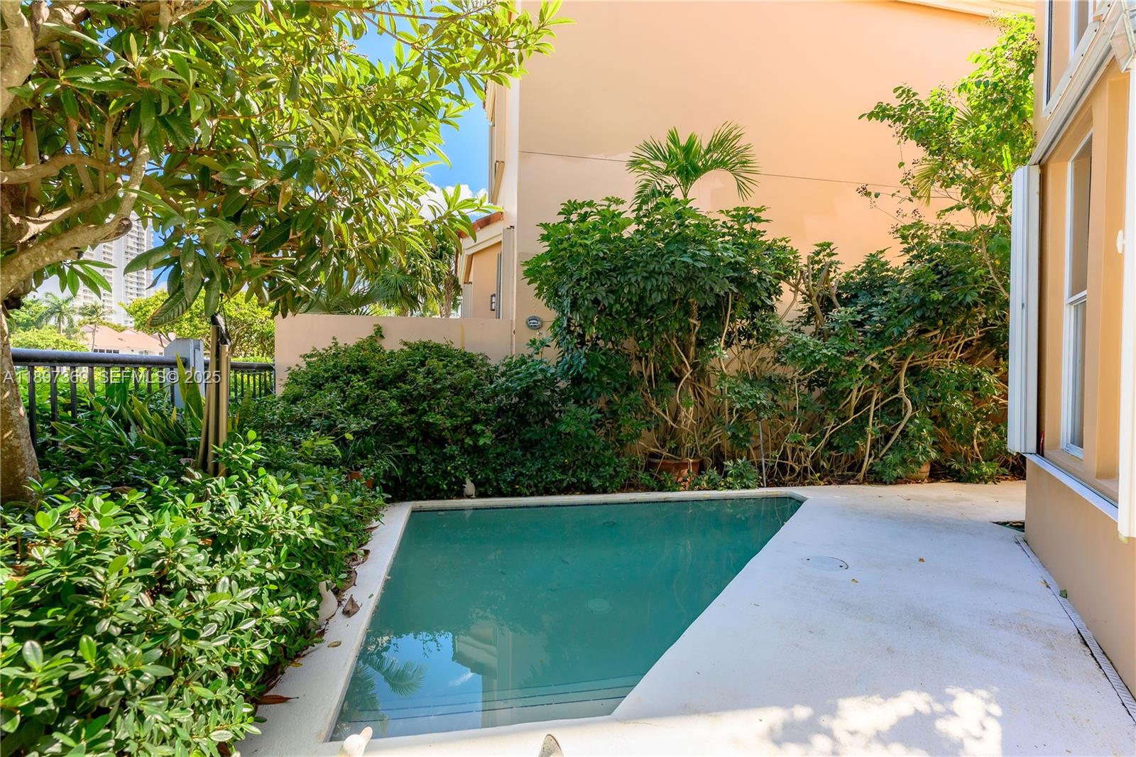 ISLAND WAY - Residential