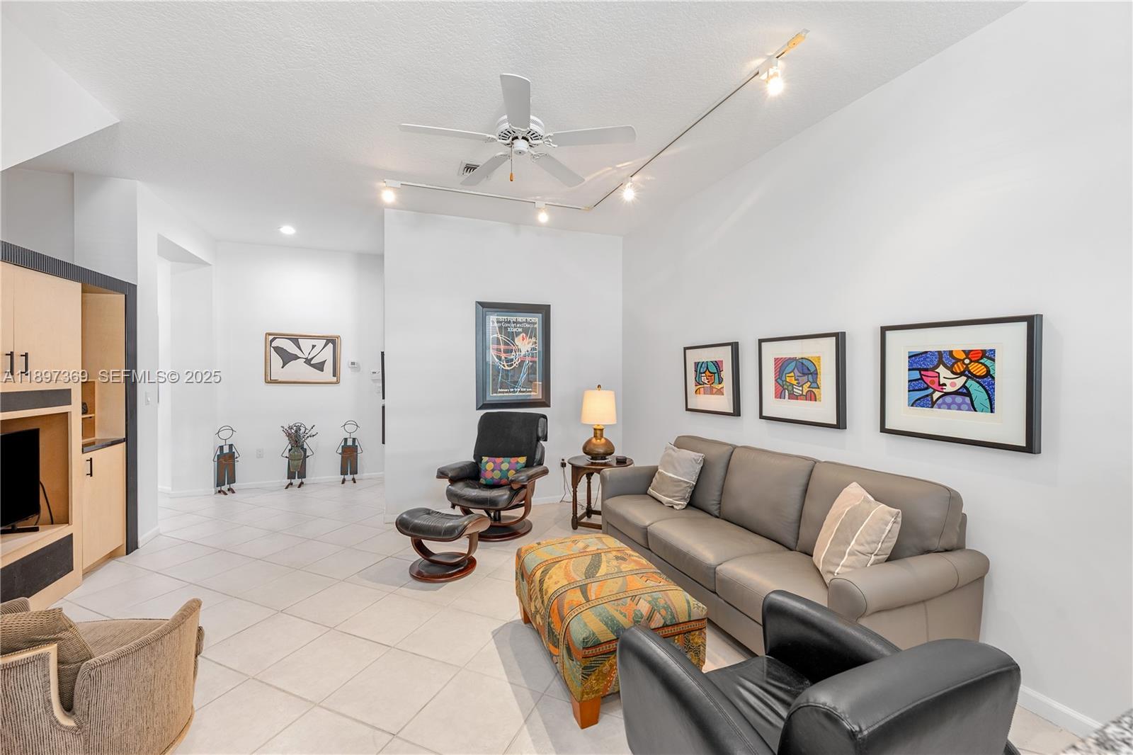 ISLAND WAY - Residential