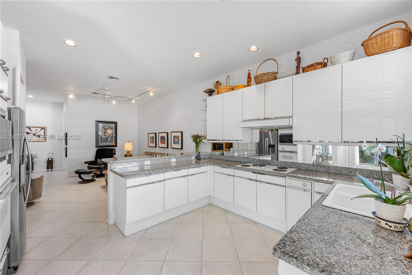 ISLAND WAY - Residential