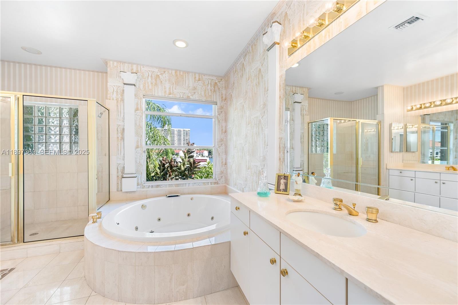 ISLAND WAY - Residential