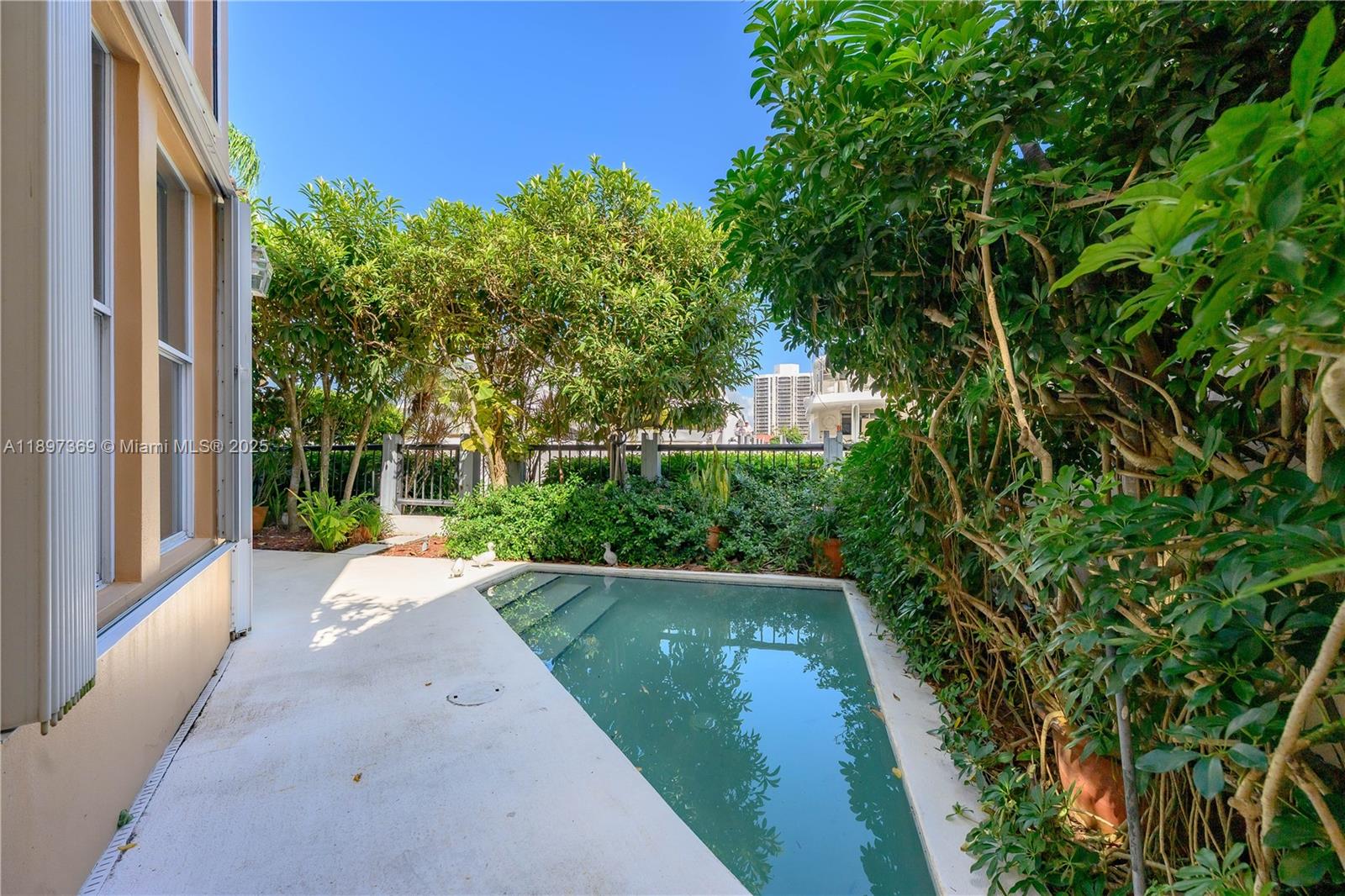 ISLAND WAY - Residential