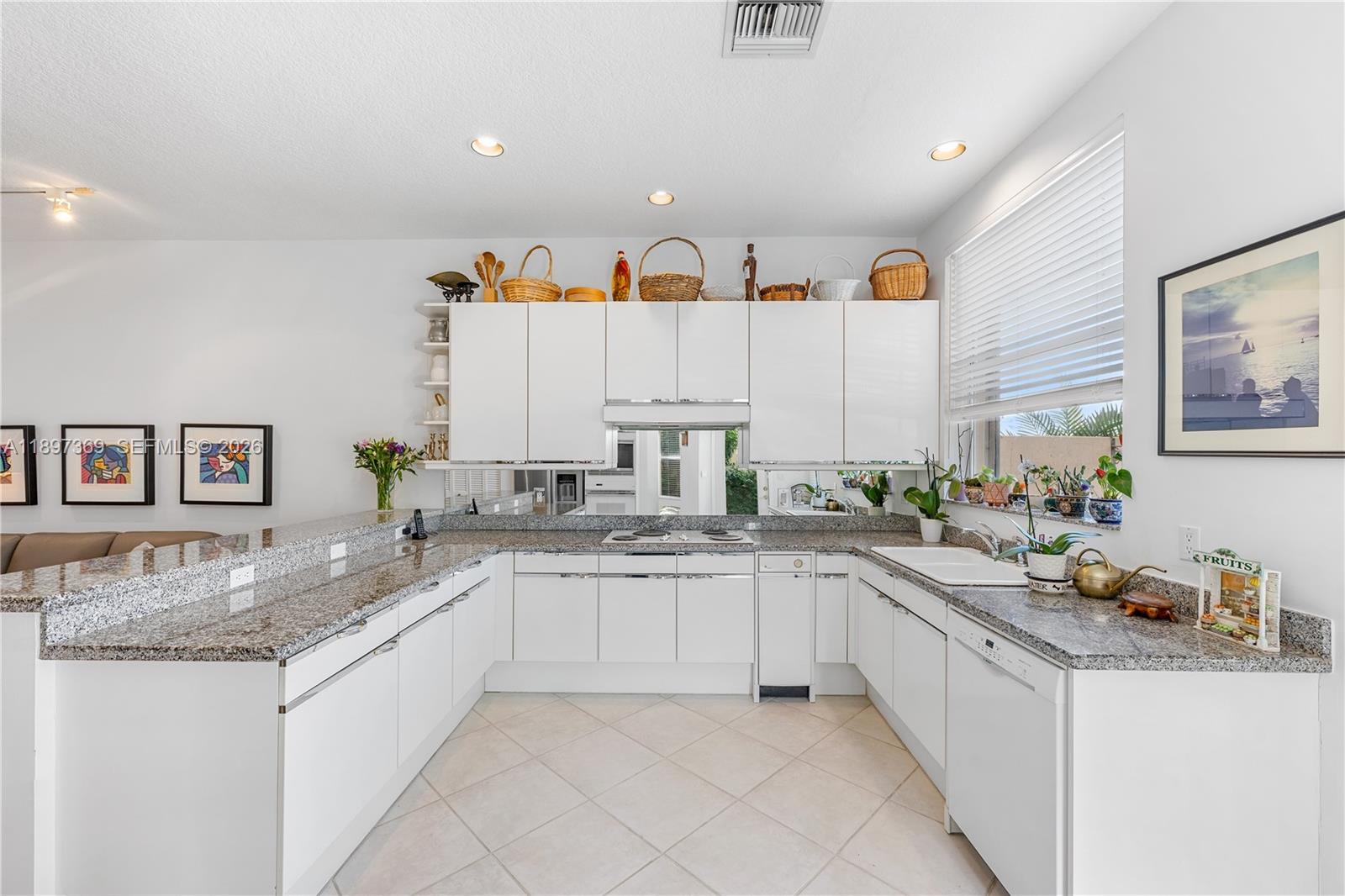 ISLAND WAY - Residential