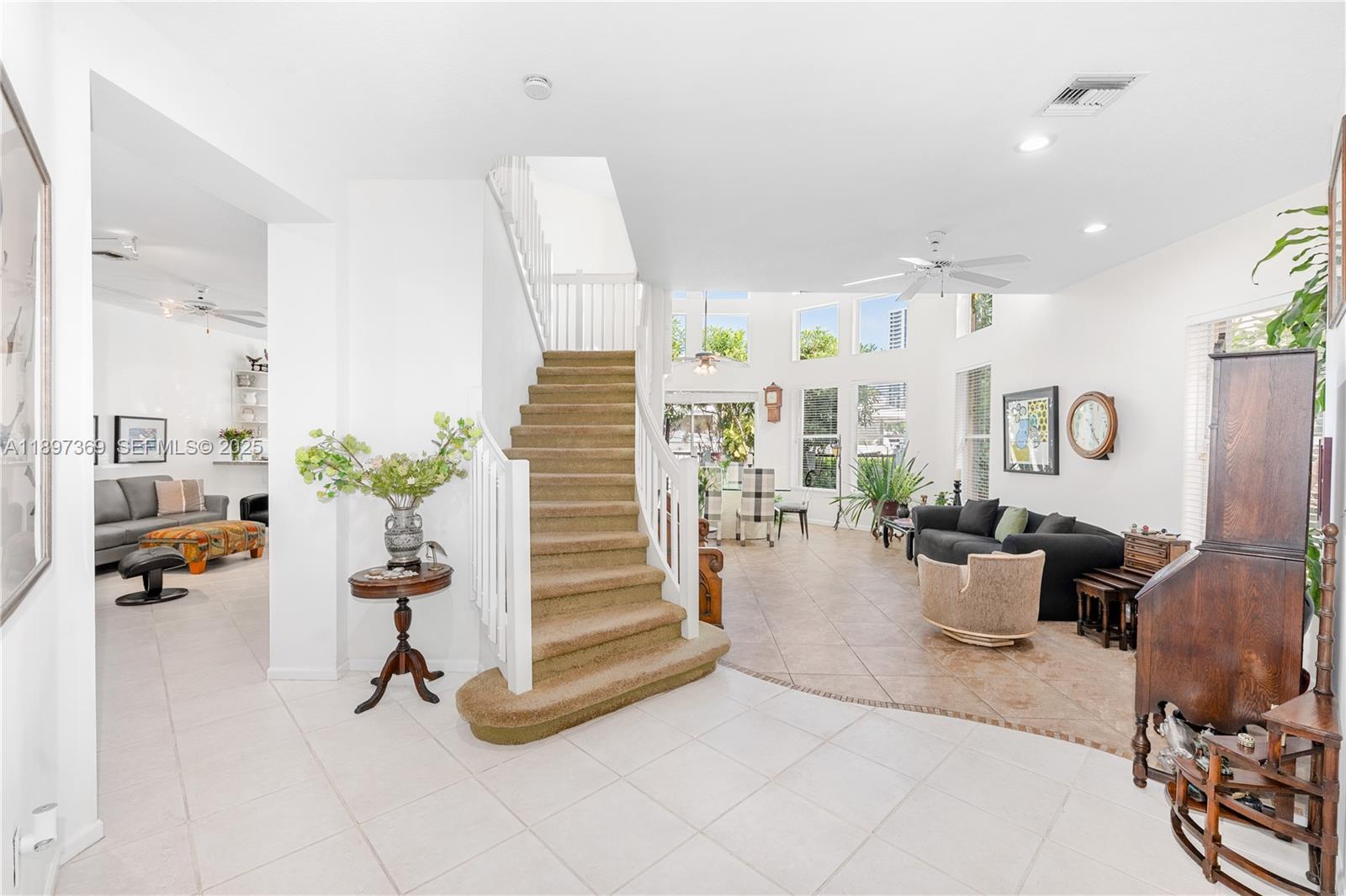 ISLAND WAY - Residential