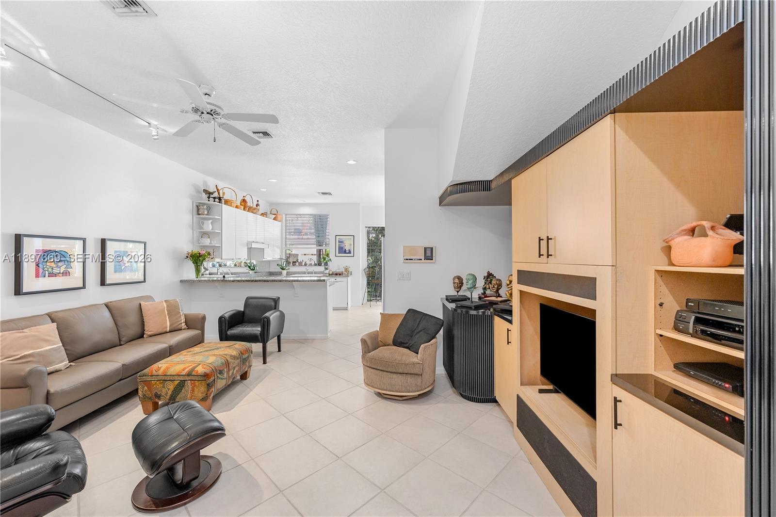 ISLAND WAY - Residential