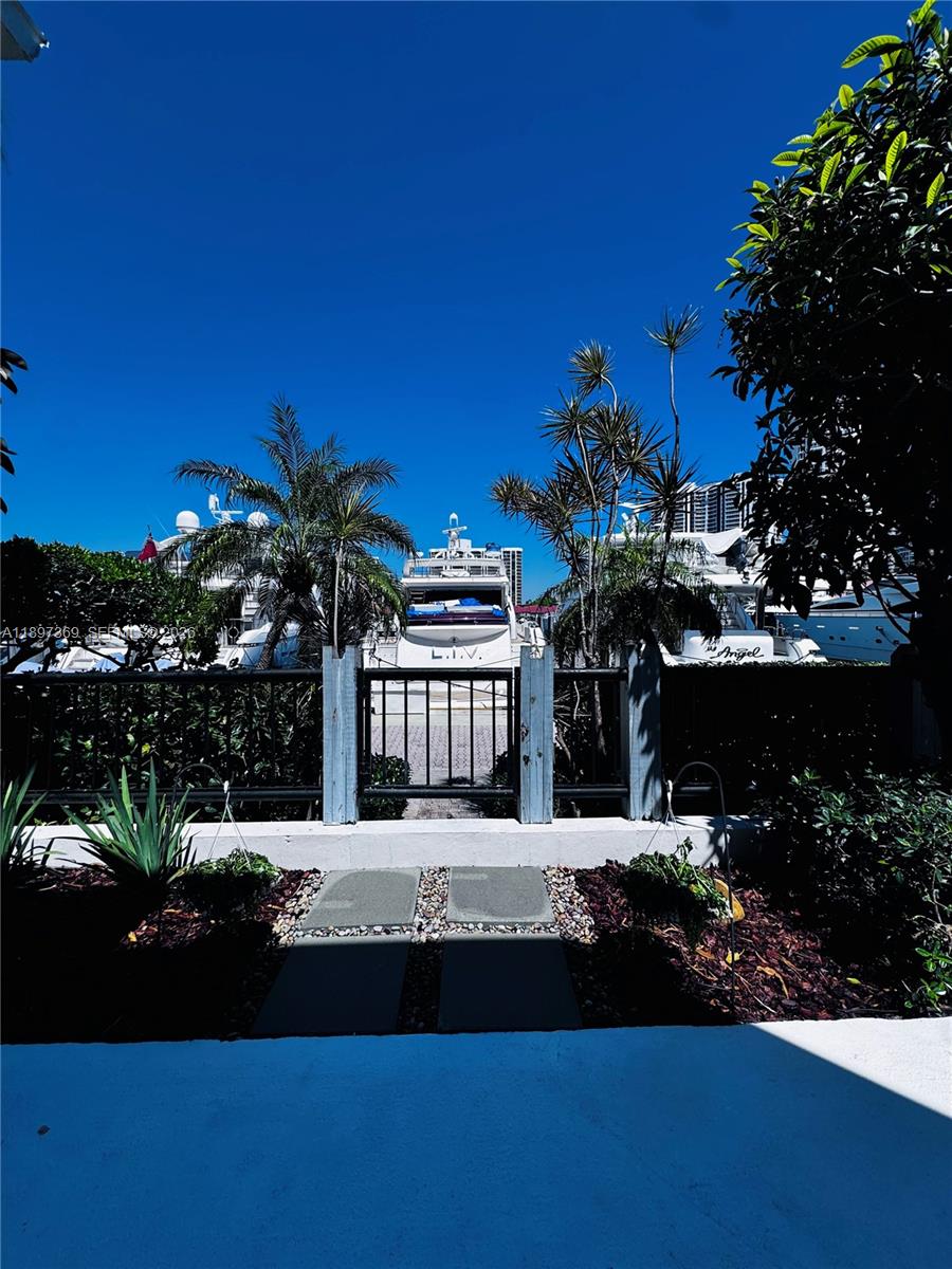 ISLAND WAY - Residential