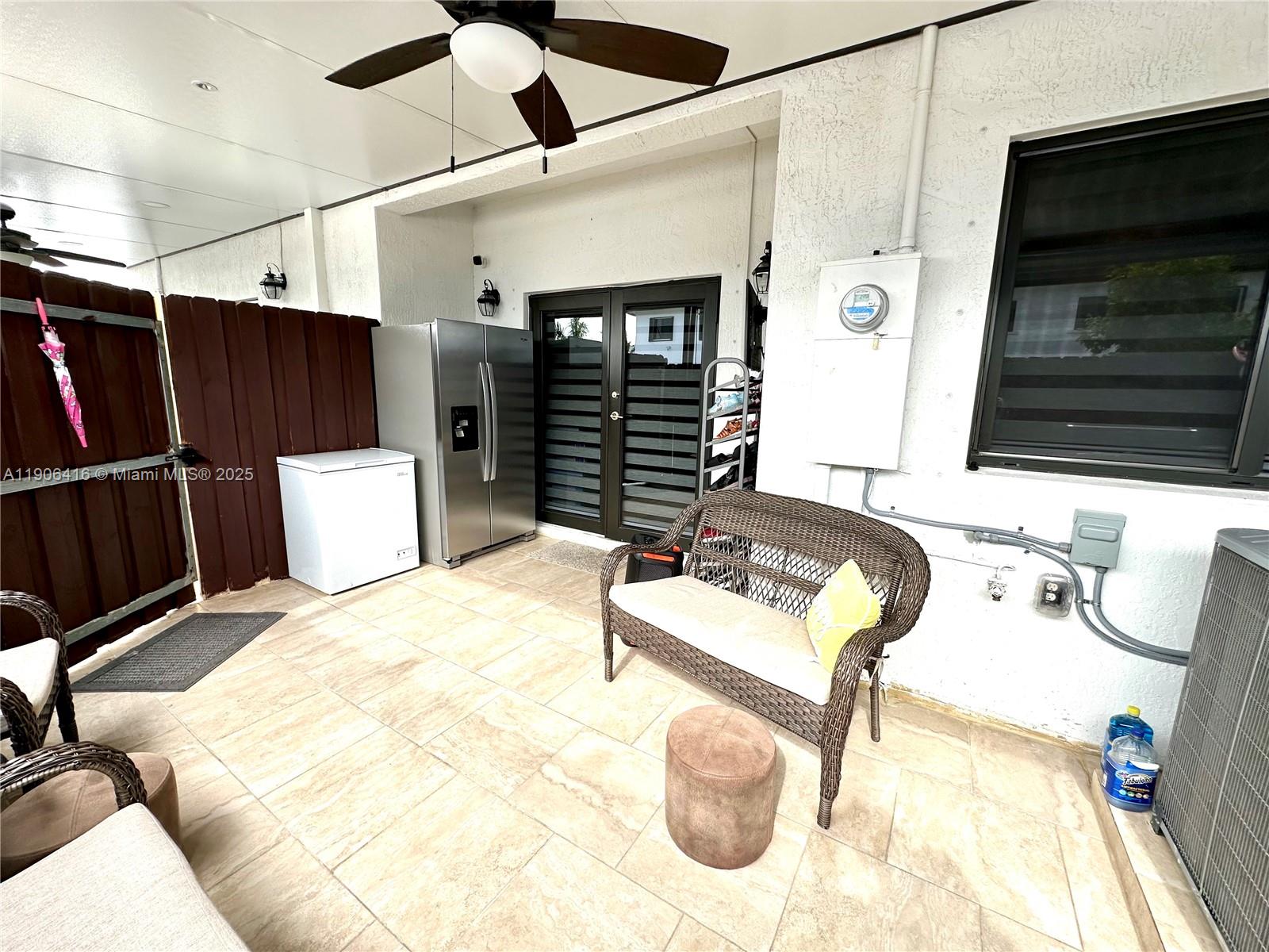 TROPICAL BREEZE TOWNHOUSE - Residential