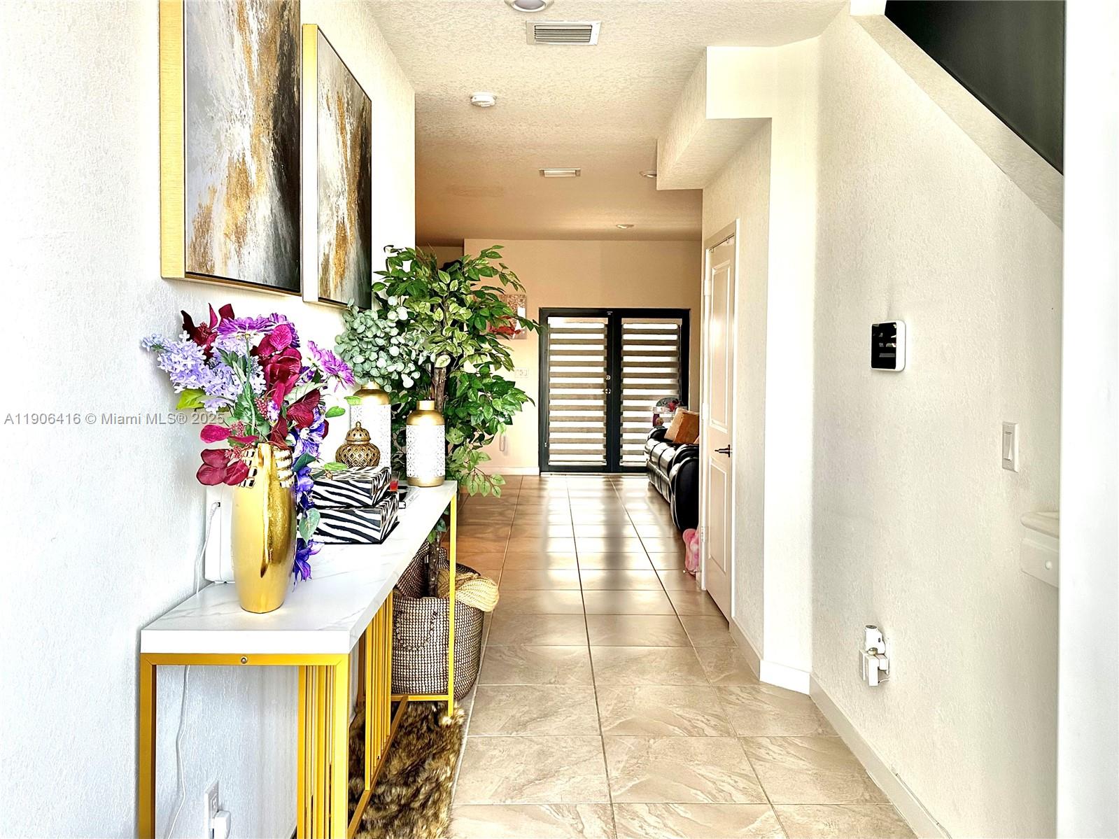 TROPICAL BREEZE TOWNHOUSE - Residential