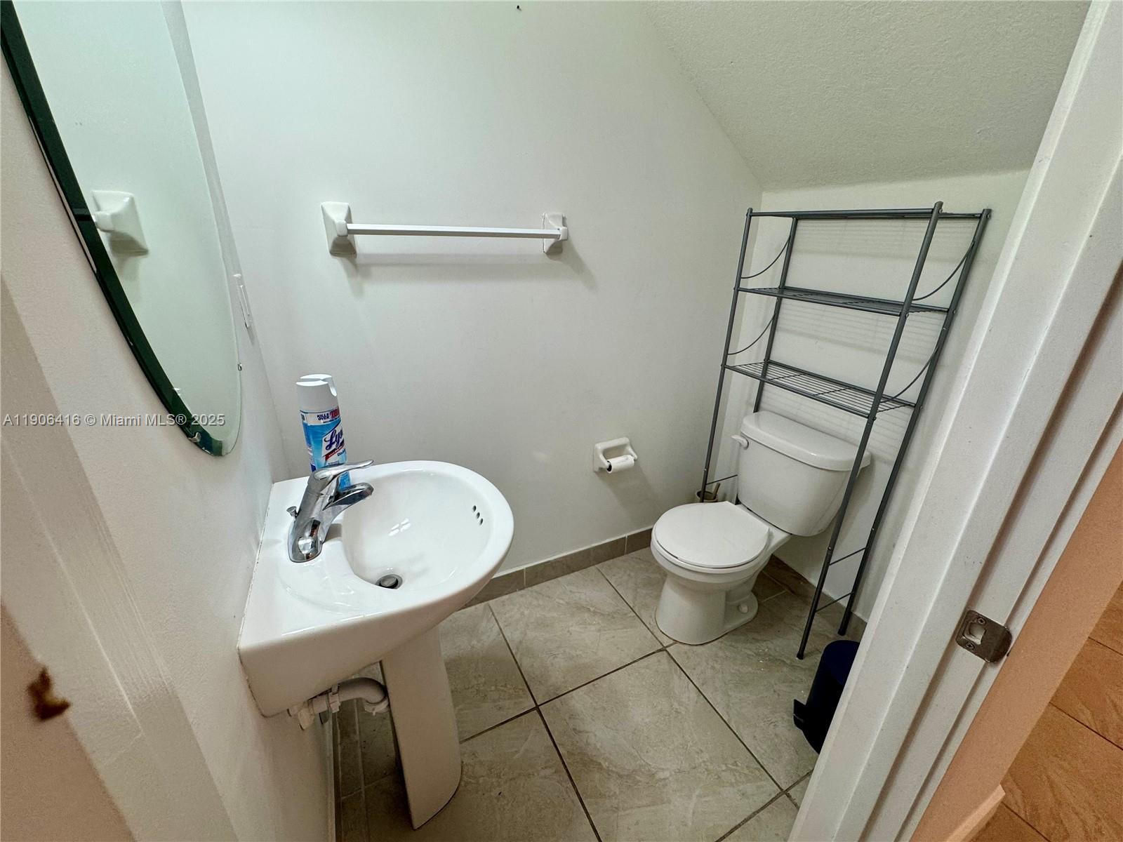 TROPICAL BREEZE TOWNHOUSE - Residential