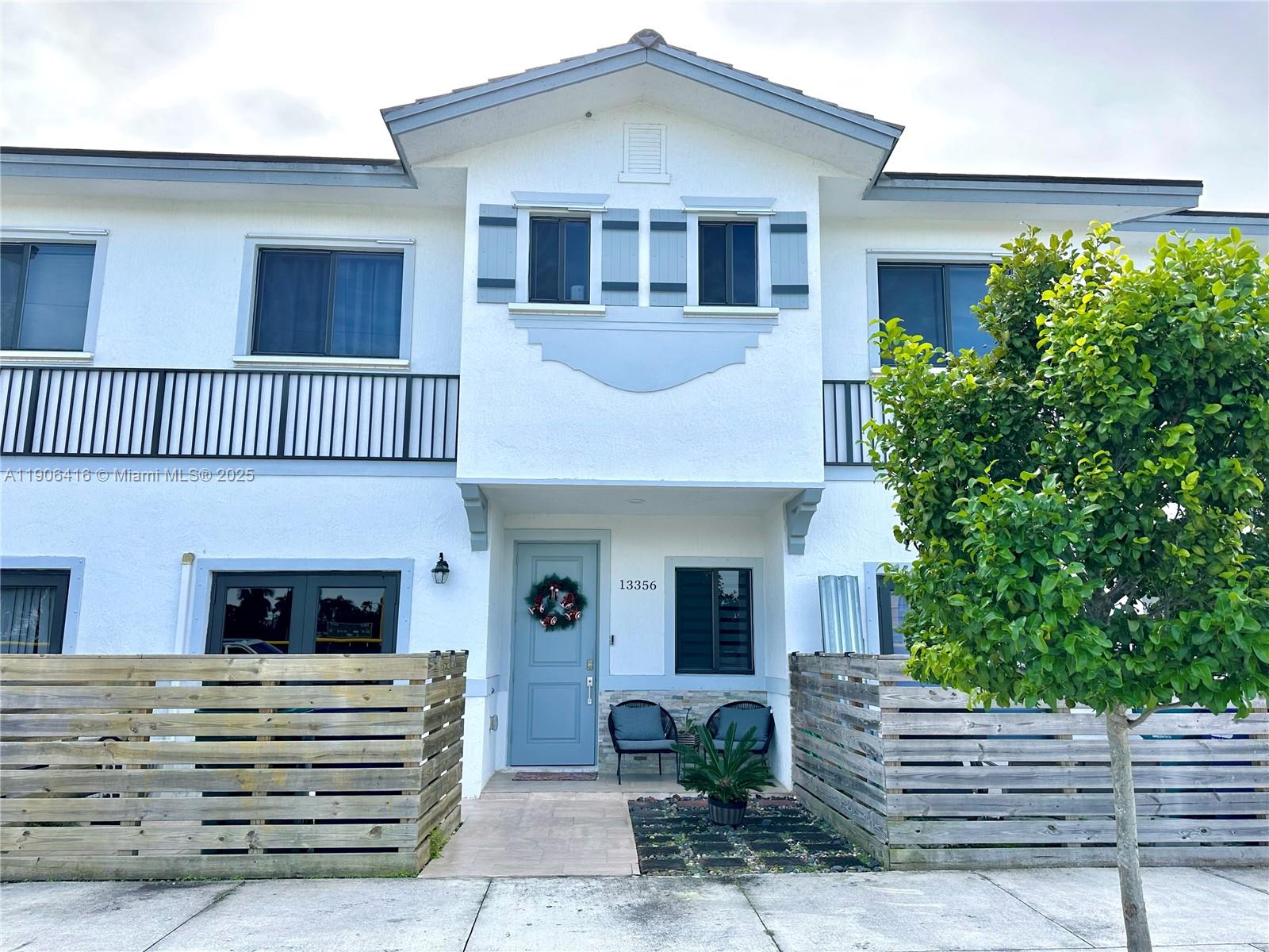 TROPICAL BREEZE TOWNHOUSE - Residential