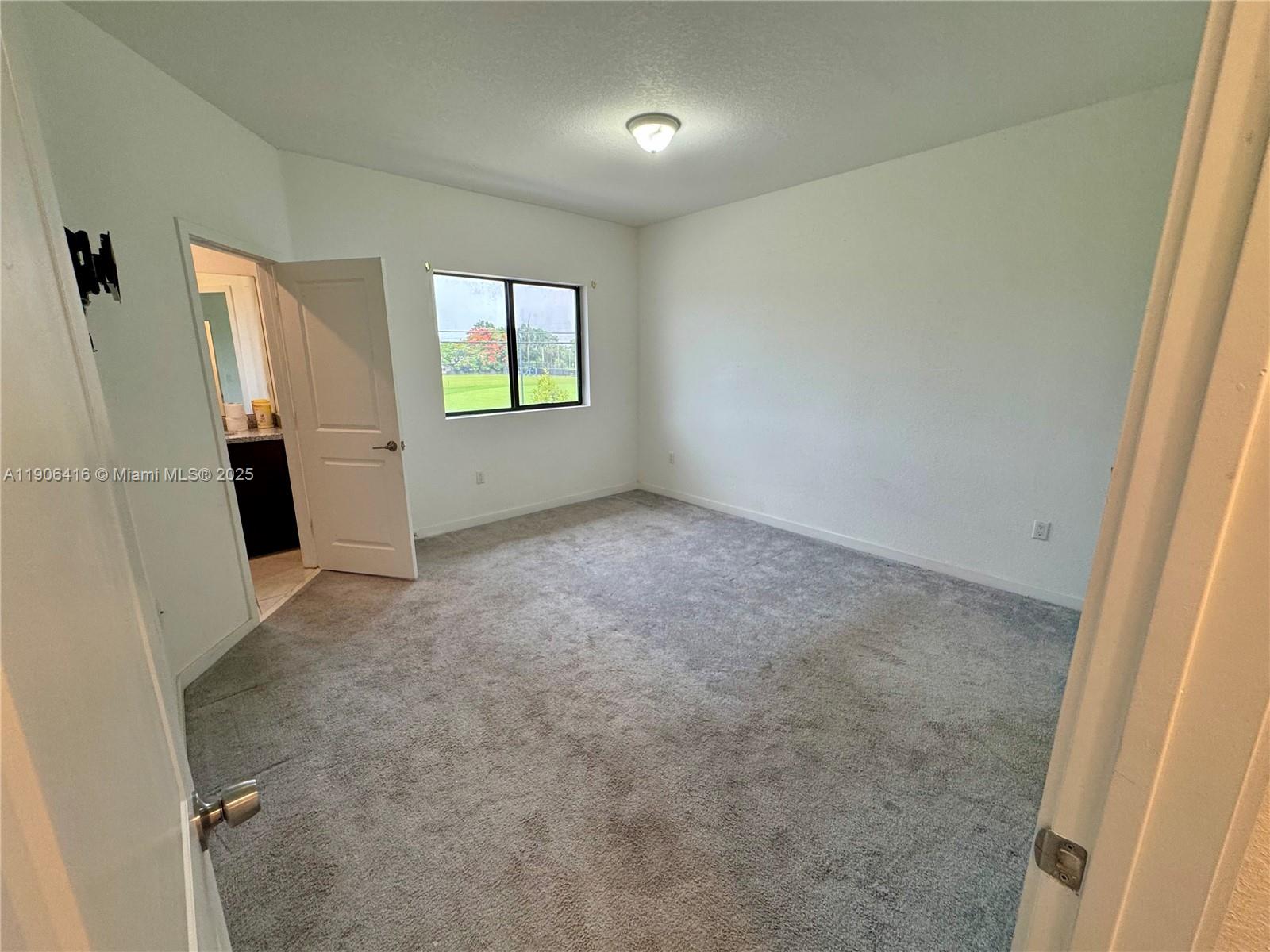 TROPICAL BREEZE TOWNHOUSE - Residential