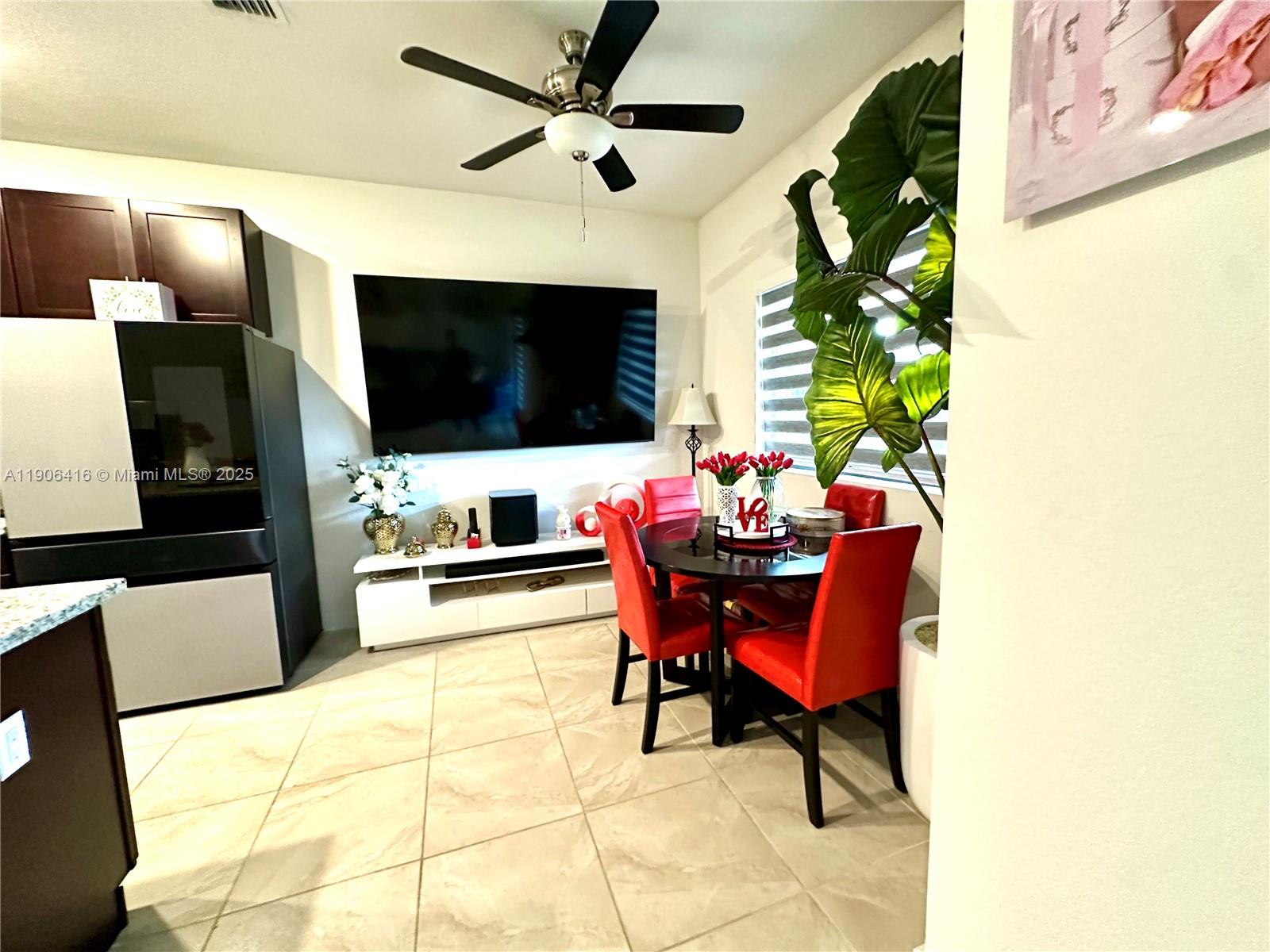 TROPICAL BREEZE TOWNHOUSE - Residential