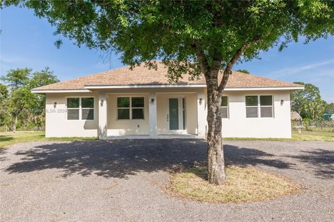 Single Family Residence in Clewiston FL 325 Palomino Street St.jpg