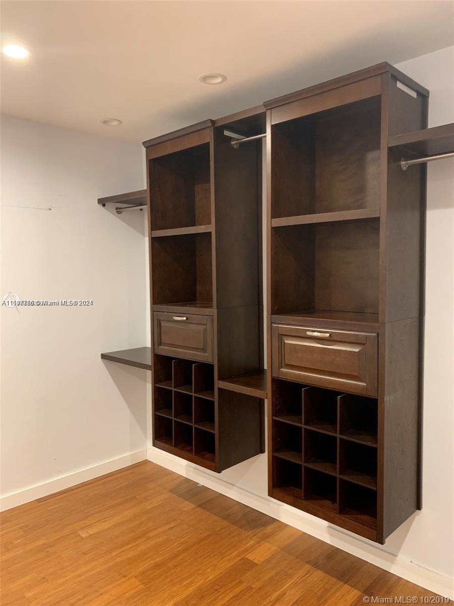 HOLLYWOOD PARK - Residential Lease