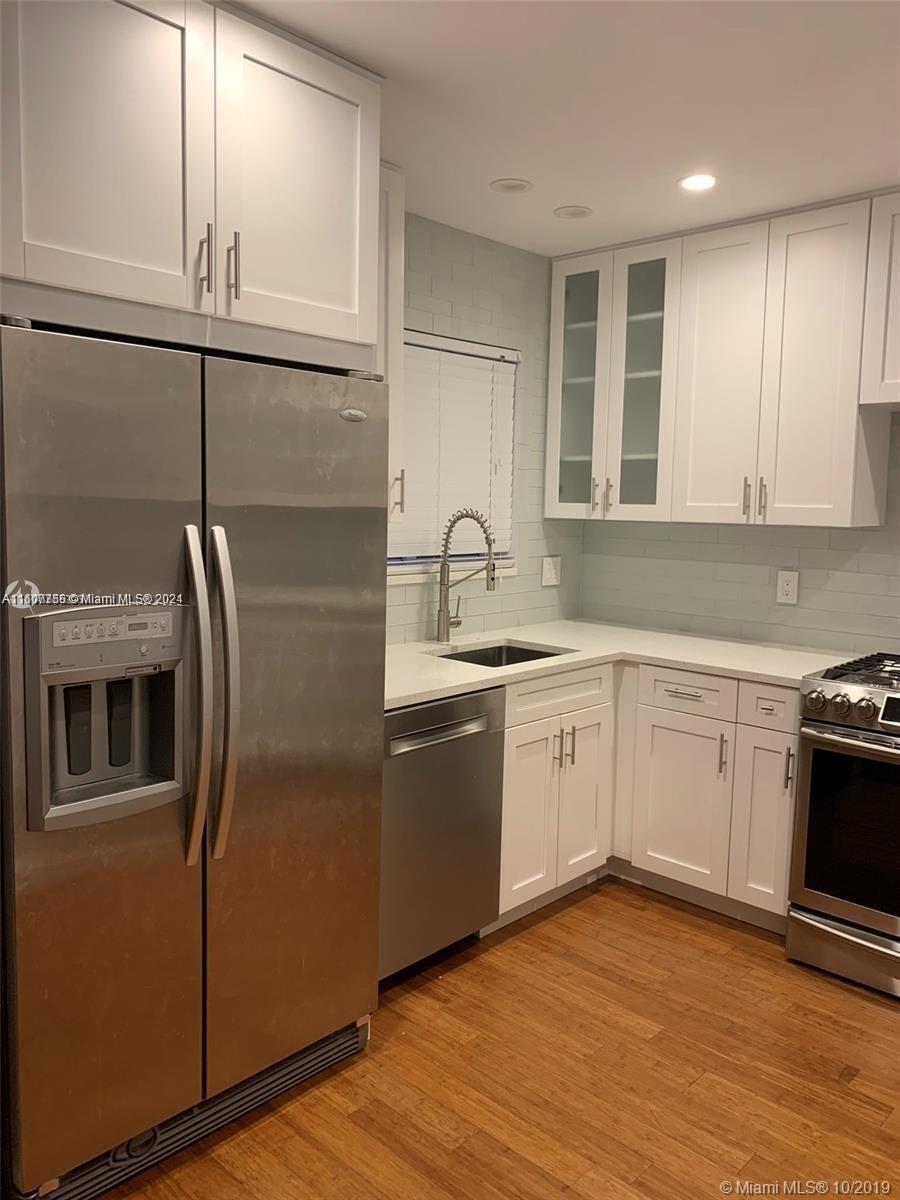 HOLLYWOOD PARK - Residential Lease