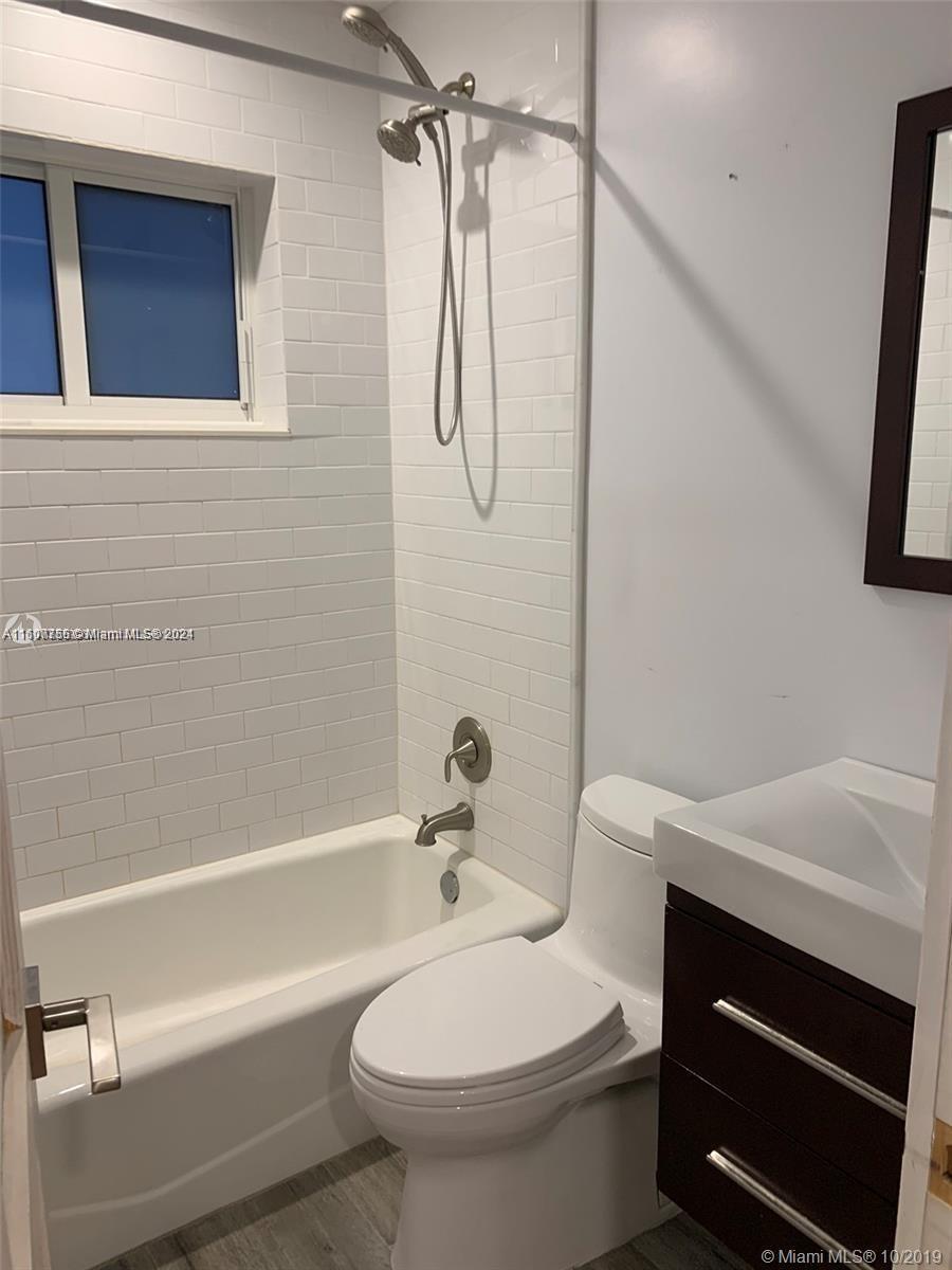 HOLLYWOOD PARK - Residential Lease