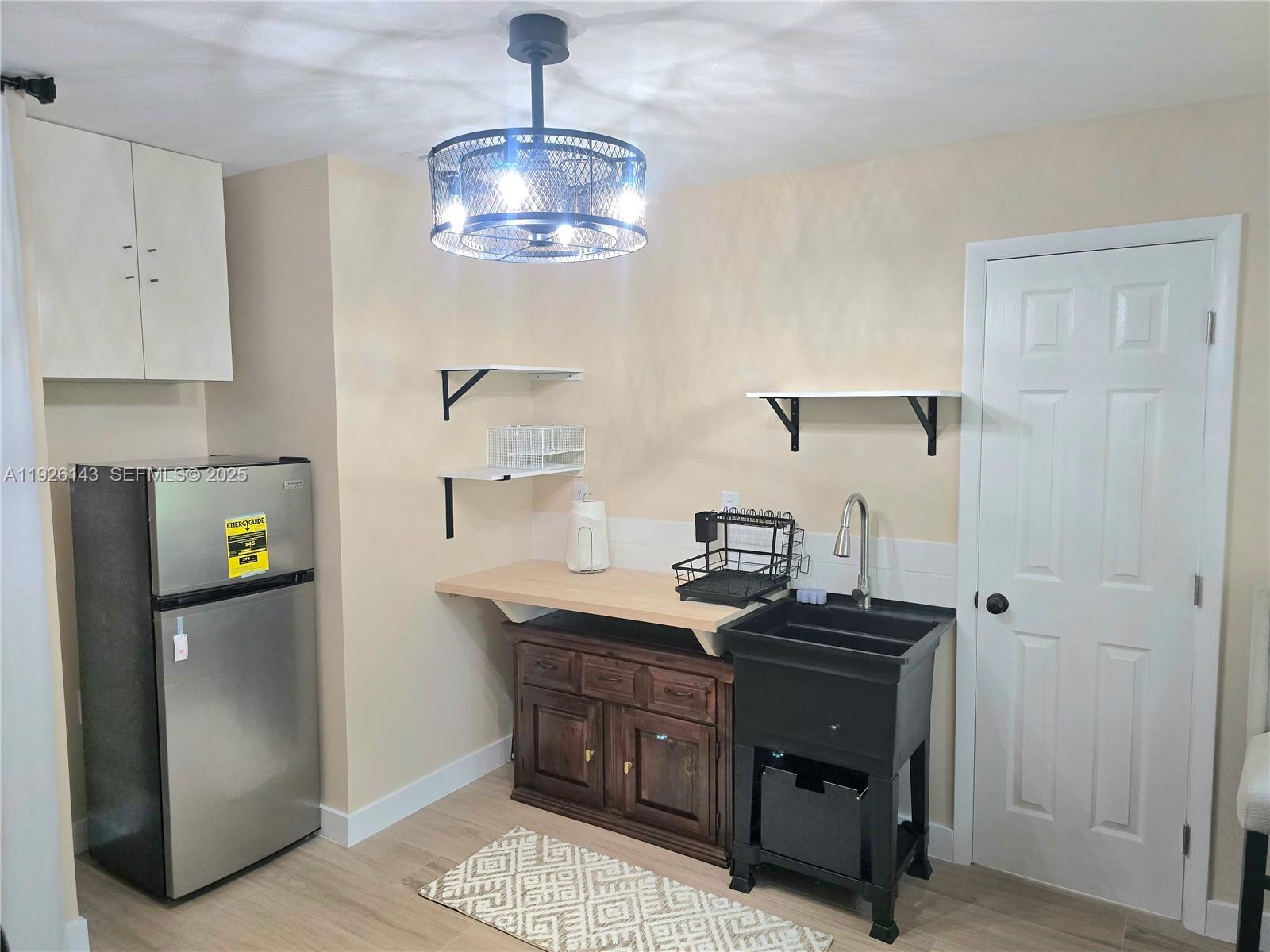 BELLEVUE BISCAYNE - Residential Lease