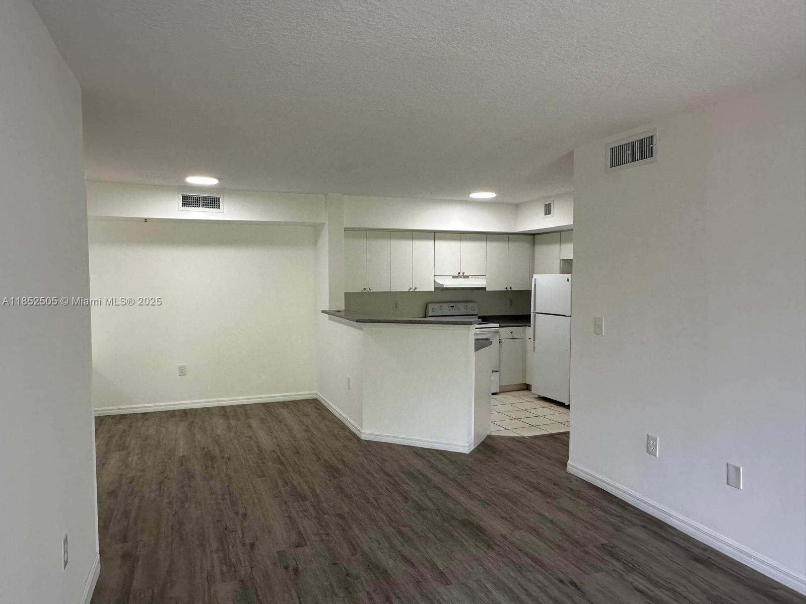 Central Miami Gardens 3/2 condo in The Oaks community, newly painted and ready for new tenant. Section 8 tenants welcome.