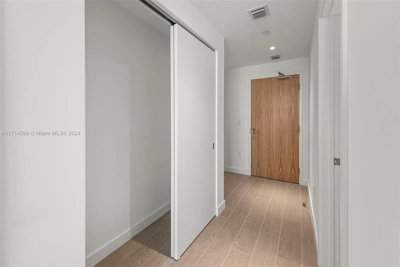 Miami Beach, Florida 33139, United States, 1 Bedroom Bedrooms, ,2 BathroomsBathrooms,Residential,Active,24258