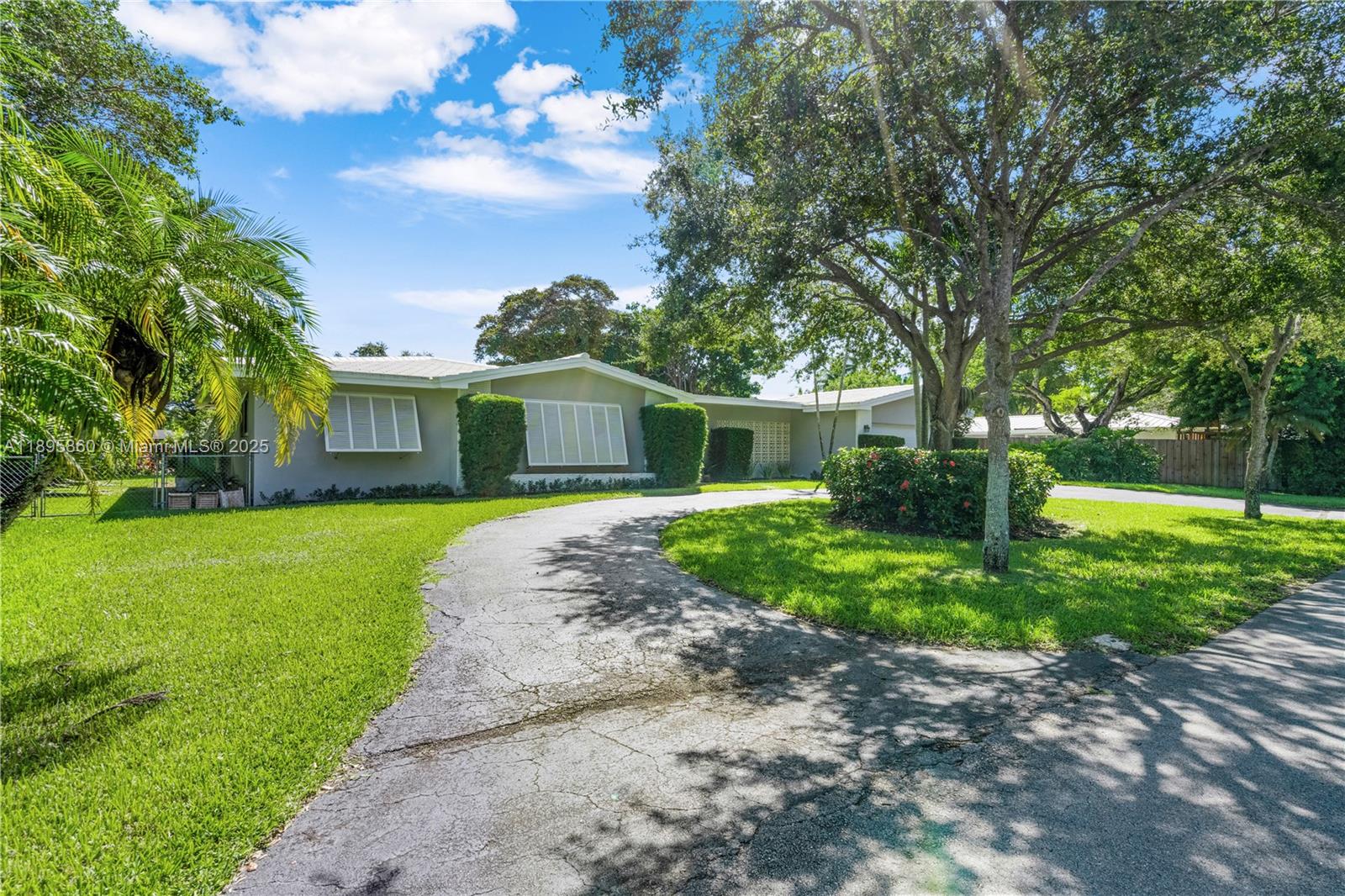ESTELLE LAWRENCE HOMES - Residential