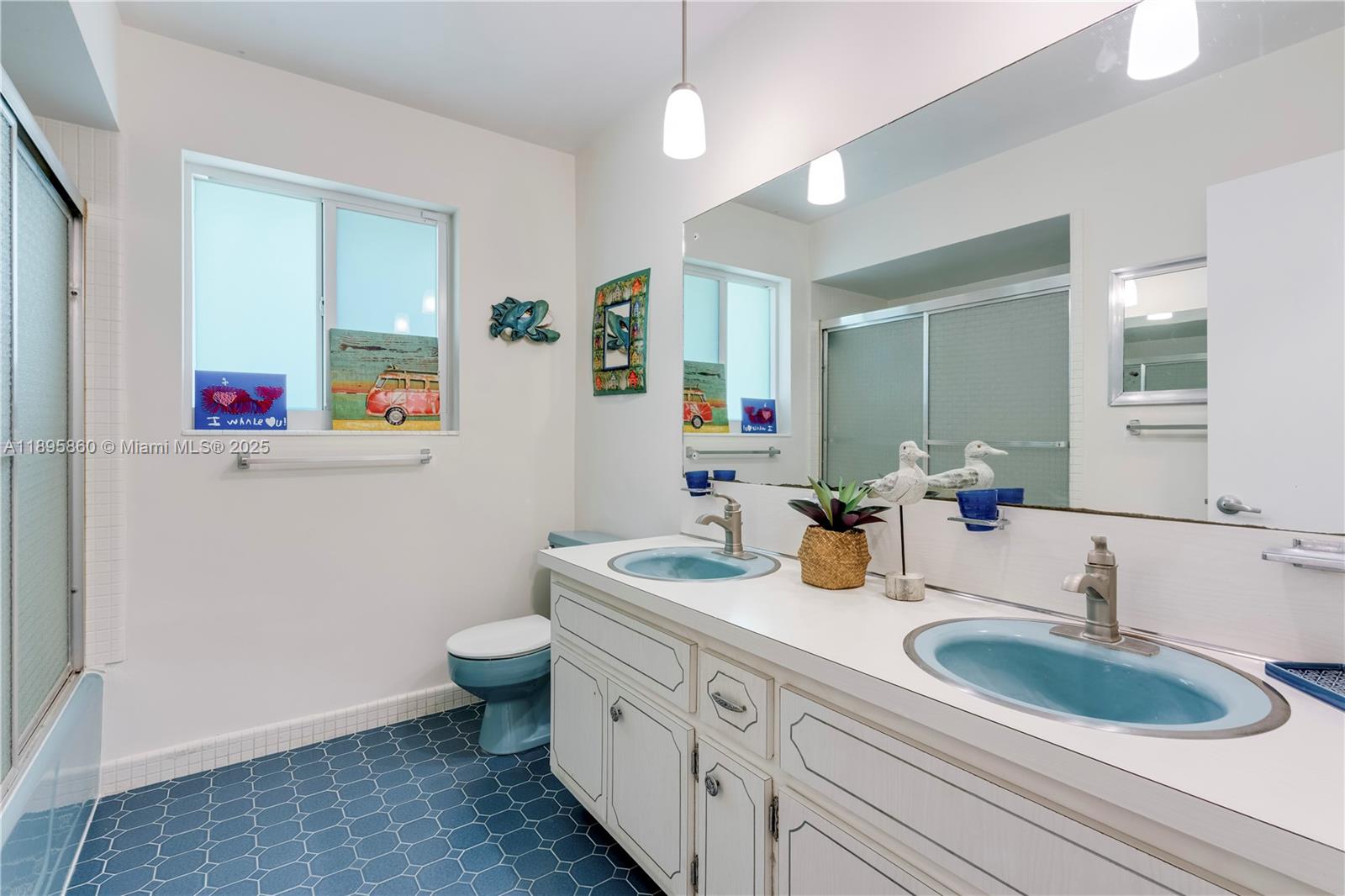 ESTELLE LAWRENCE HOMES - Residential
