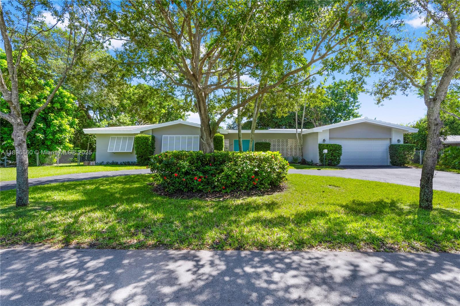 ESTELLE LAWRENCE HOMES - Residential