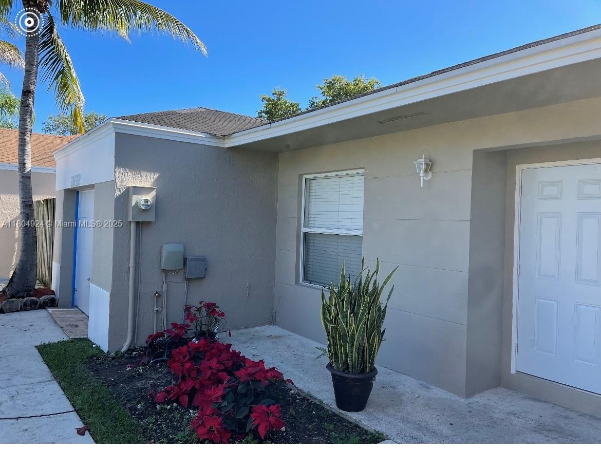 Rental Property at 22192 Sw 98th Pl 22192, Cutler Bay, Miami-Dade County, Florida - Bedrooms: 3 
Bathrooms: 2  - $3,200 MO.
