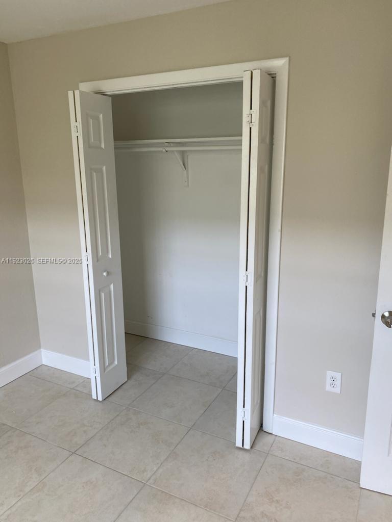 MIAMI MODEL TRUCK FARMS - Residential Income