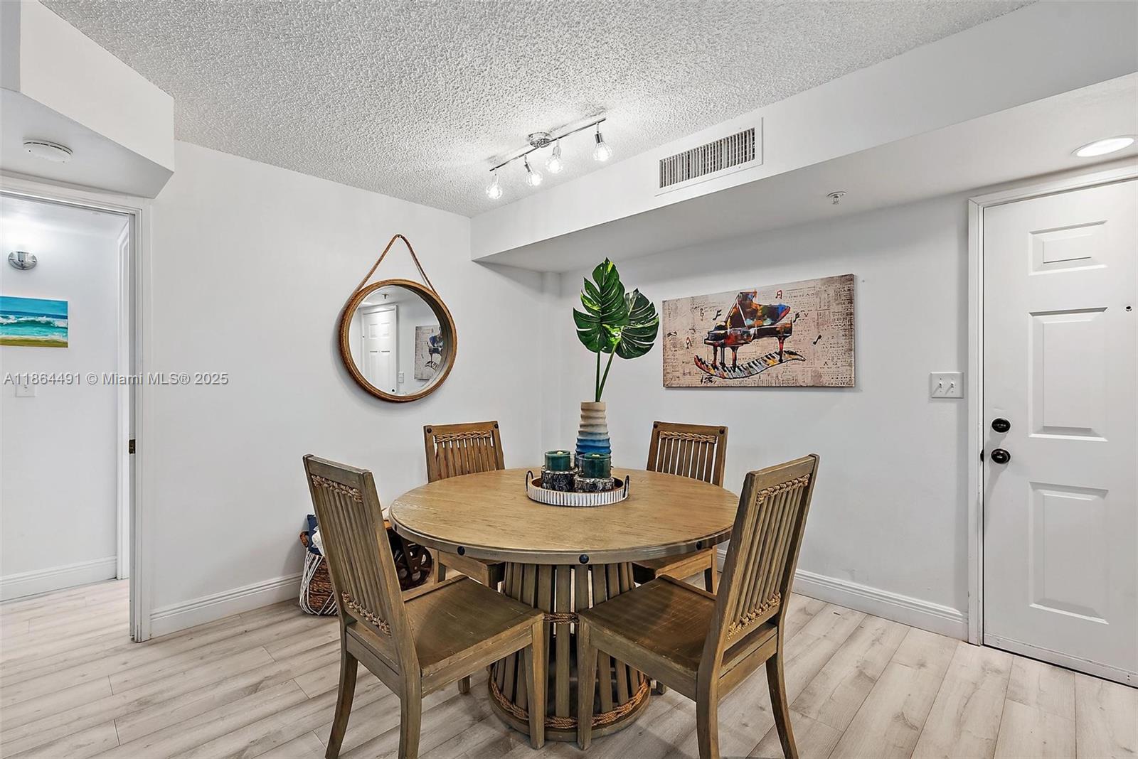 HYPOLUXOS MARINERS CAY CO - Residential