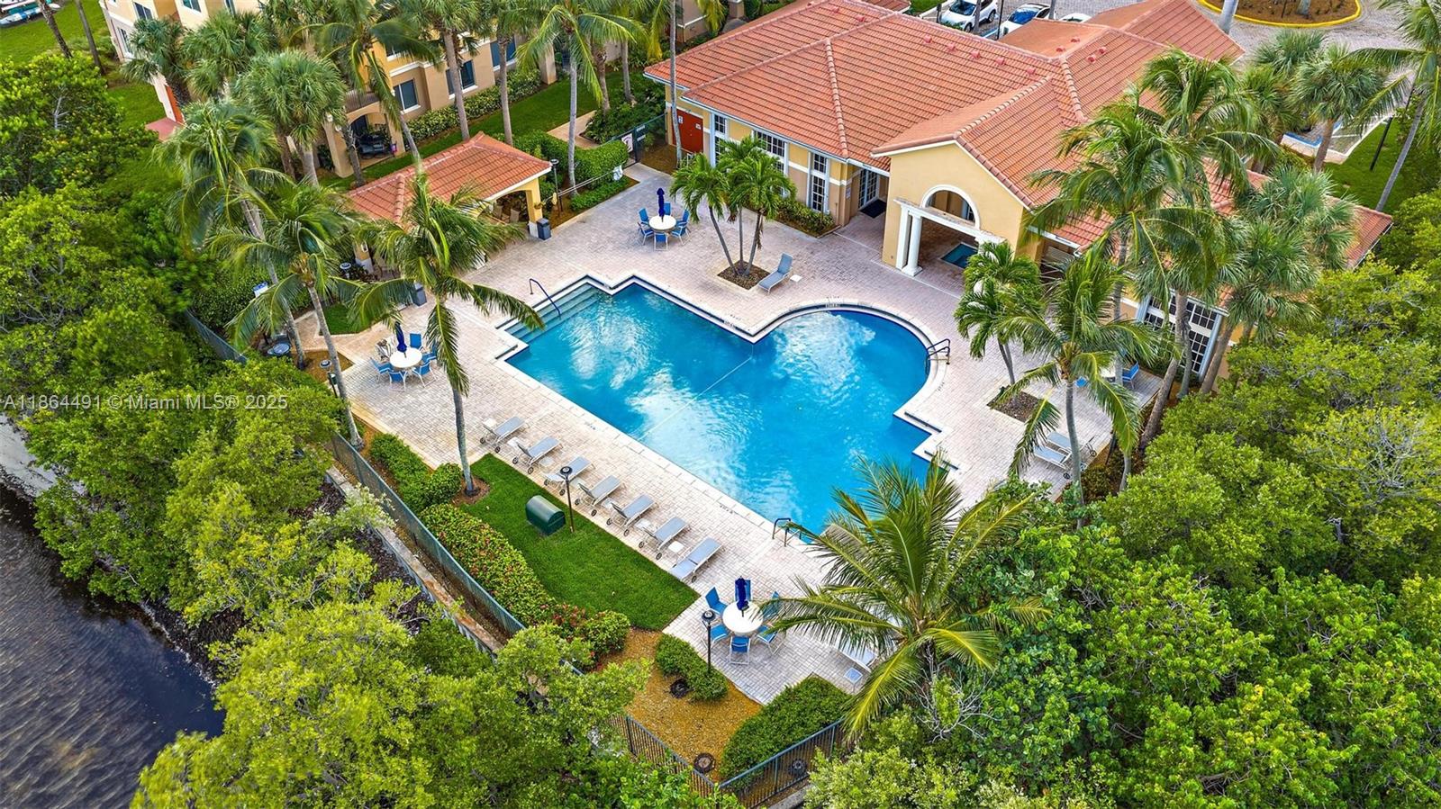 HYPOLUXOS MARINERS CAY CO - Residential