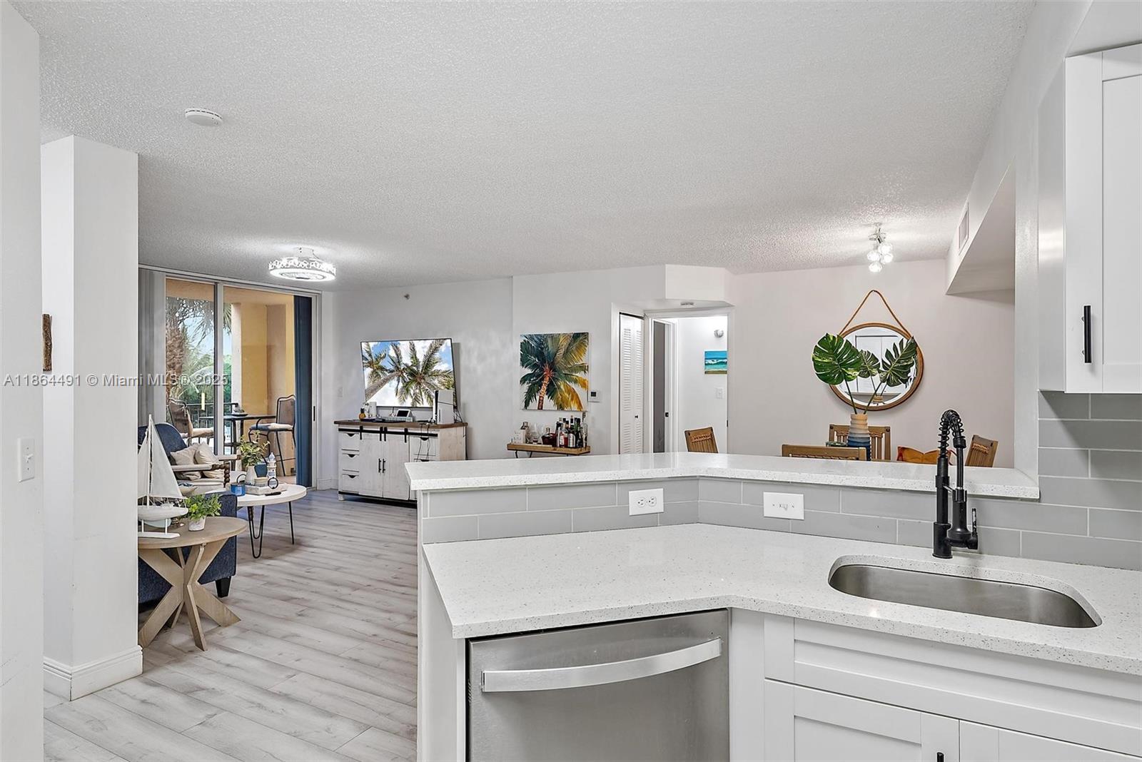 HYPOLUXOS MARINERS CAY CO - Residential