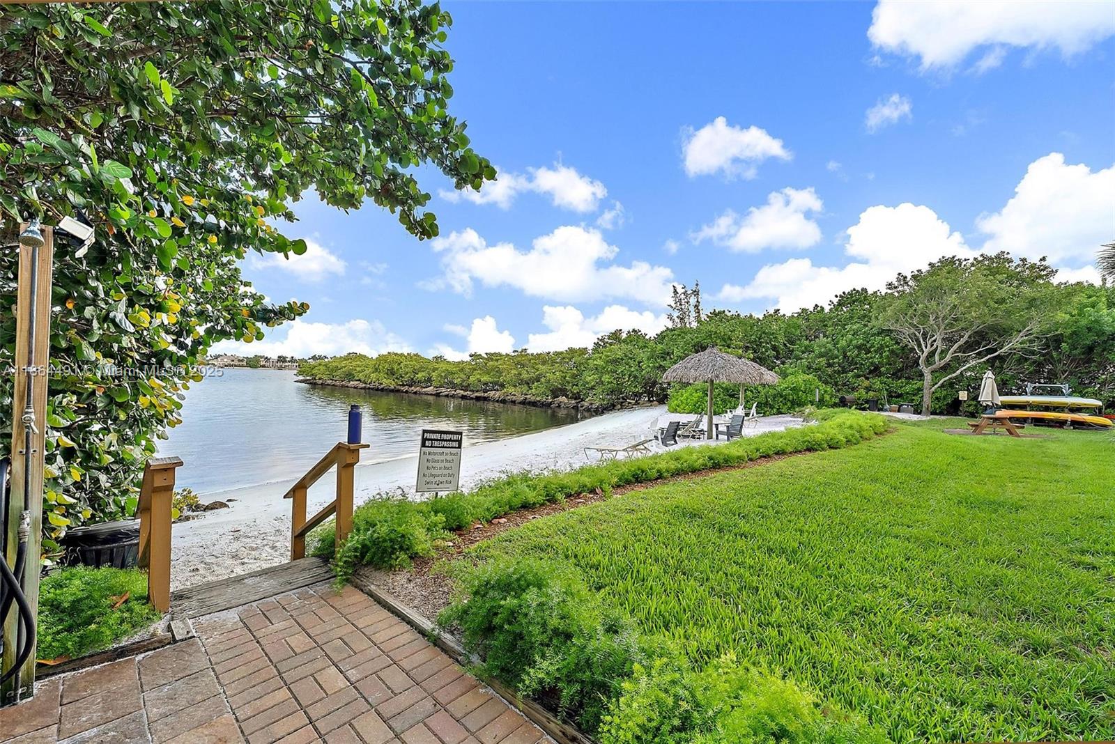 HYPOLUXOS MARINERS CAY CO - Residential