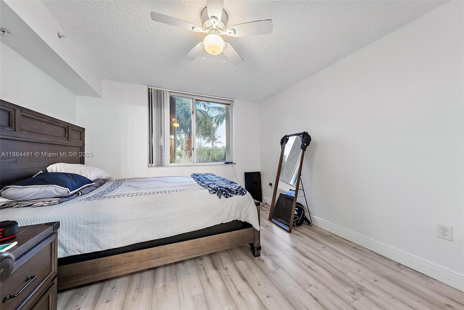 HYPOLUXOS MARINERS CAY CO - Residential