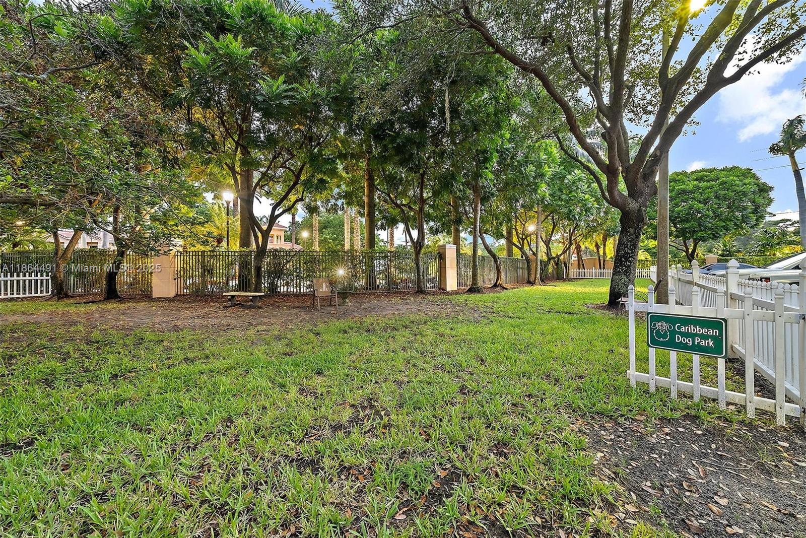 HYPOLUXOS MARINERS CAY CO - Residential