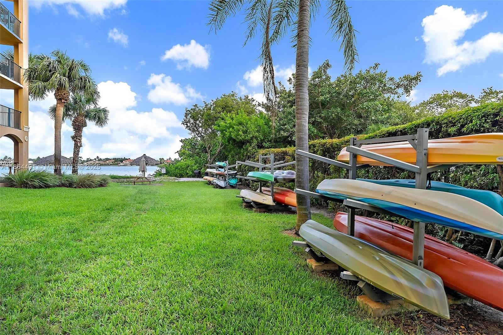 HYPOLUXOS MARINERS CAY CO - Residential