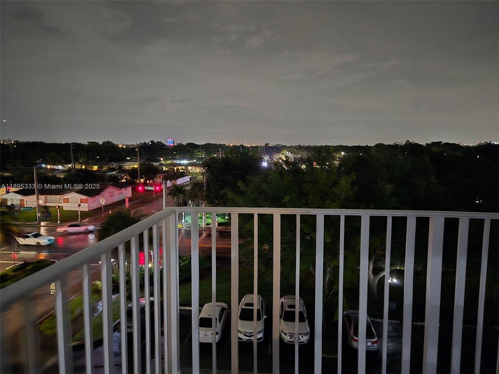 Photo of 901 Hillcrest Dr #501, Hollywood, FL 33021 (MLS # A11895333)