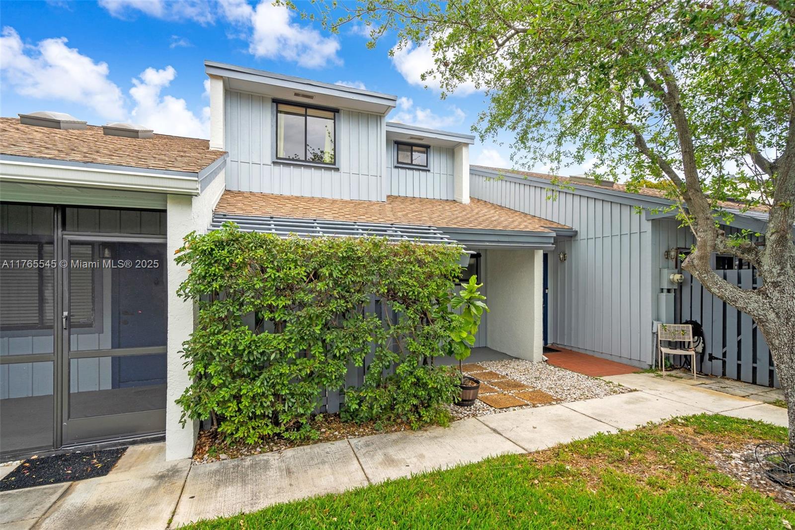 1652 N 14th Ter