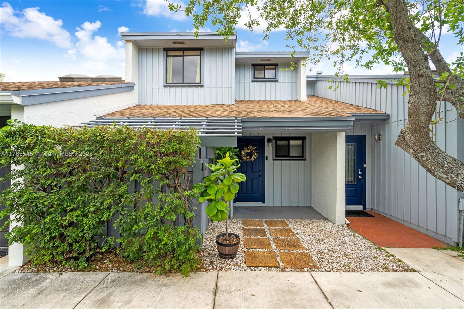1652 N 14th Ter