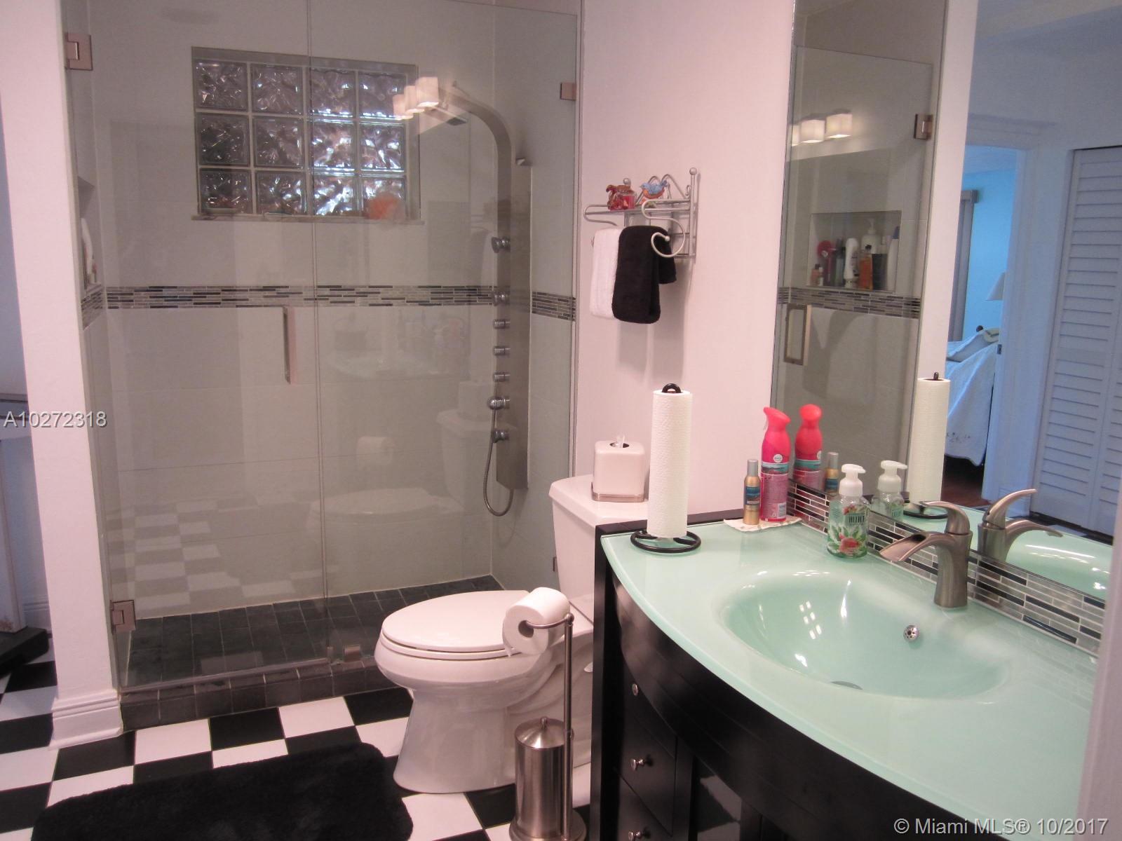 BASS LAKE ESTS-REPLAT OF - Residential