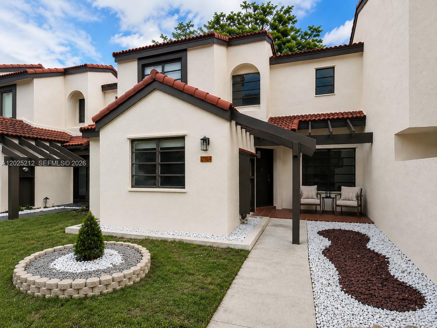 KENLAND COURT - Residential