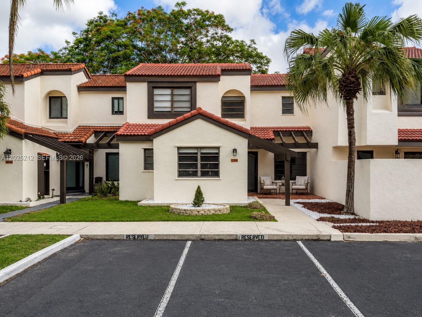 KENLAND COURT - Residential
